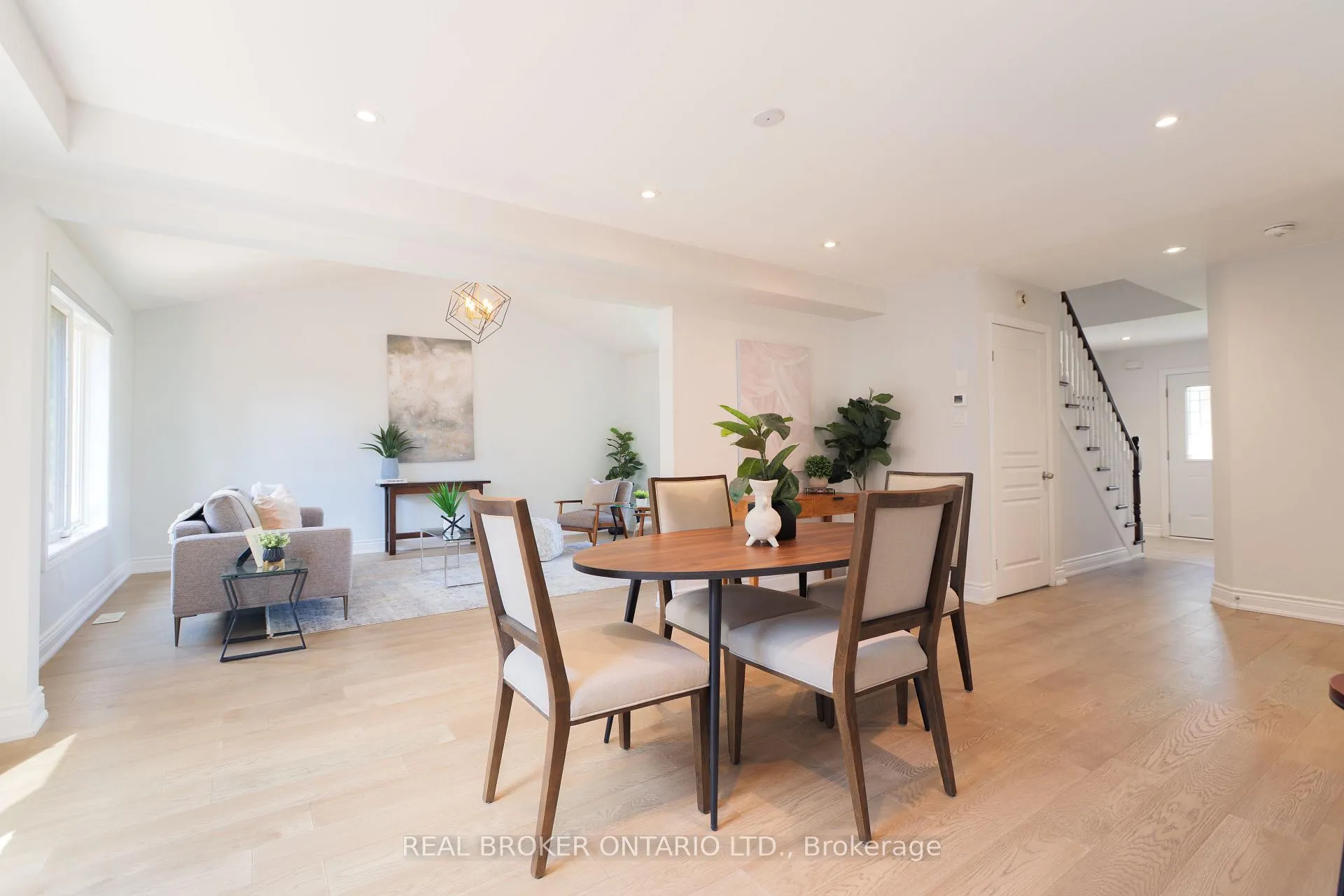 Photo 10 of 83 Benedict Place, Hamilton, Jerome — HOMEH