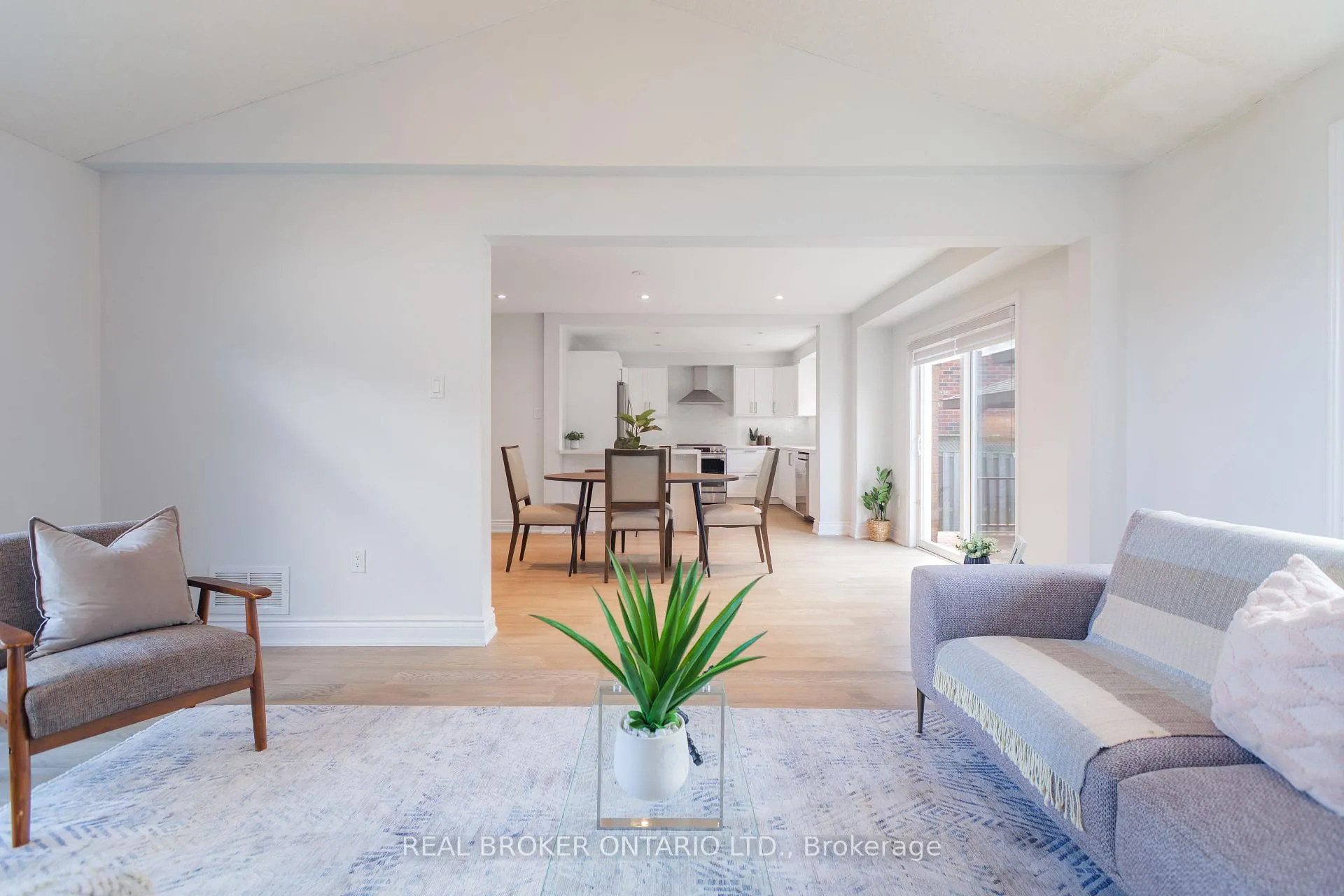Photo 12 of 83 Benedict Place, Hamilton, Jerome — HOMEH