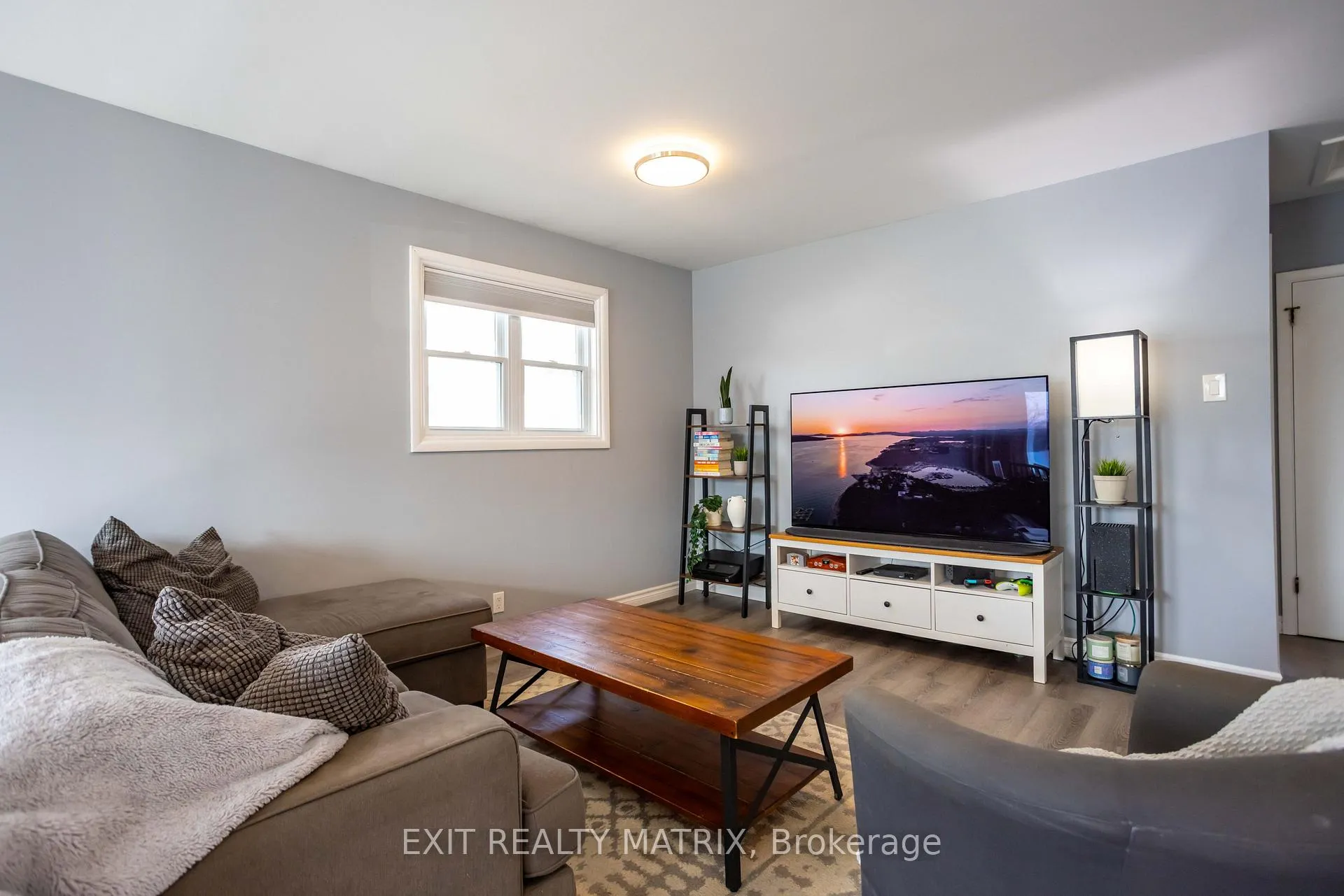 Photo 6 of 474 Queen Street, North Dundas, Winchester — HOMEH