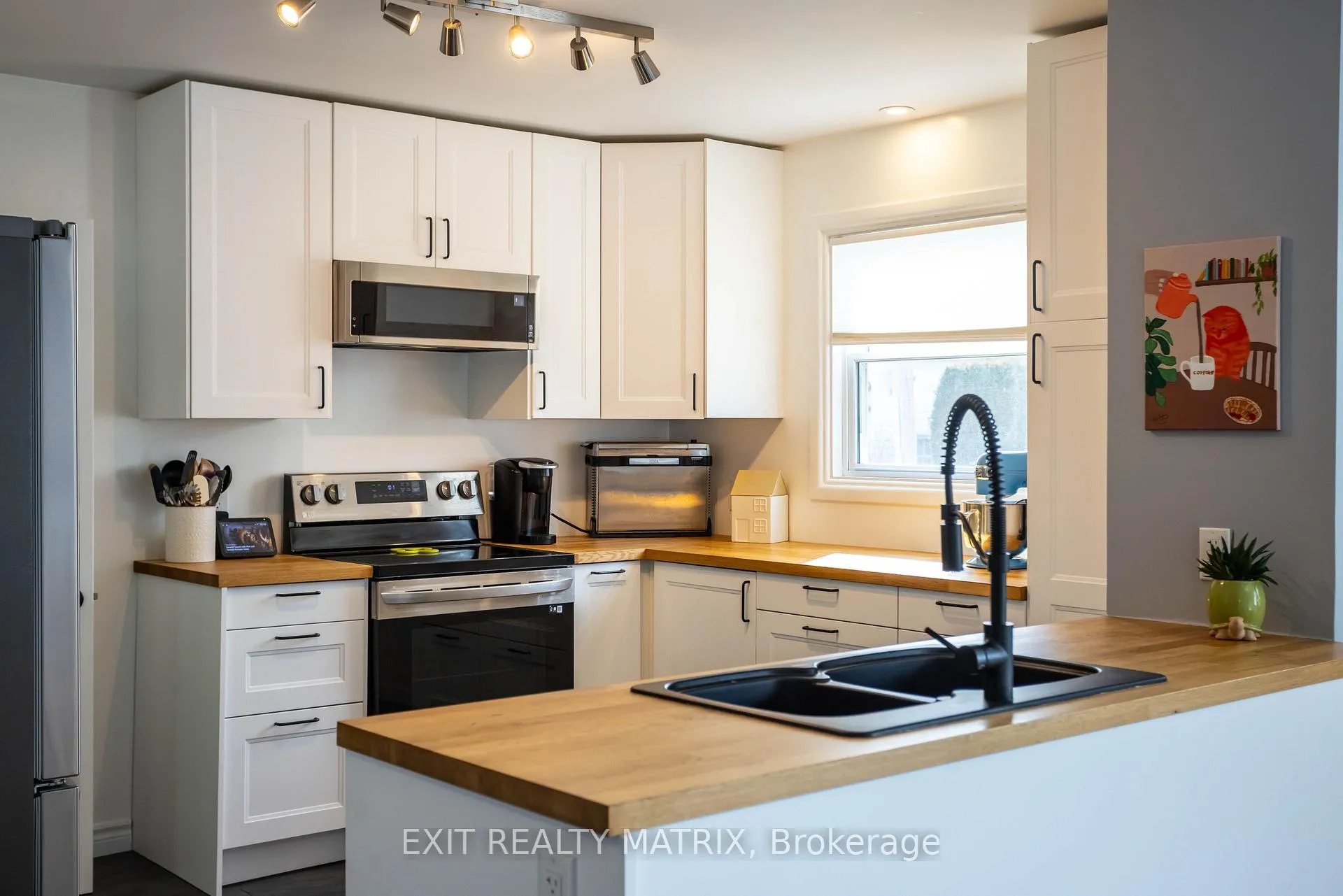 Photo 11 of 474 Queen Street, North Dundas, Winchester — HOMEH