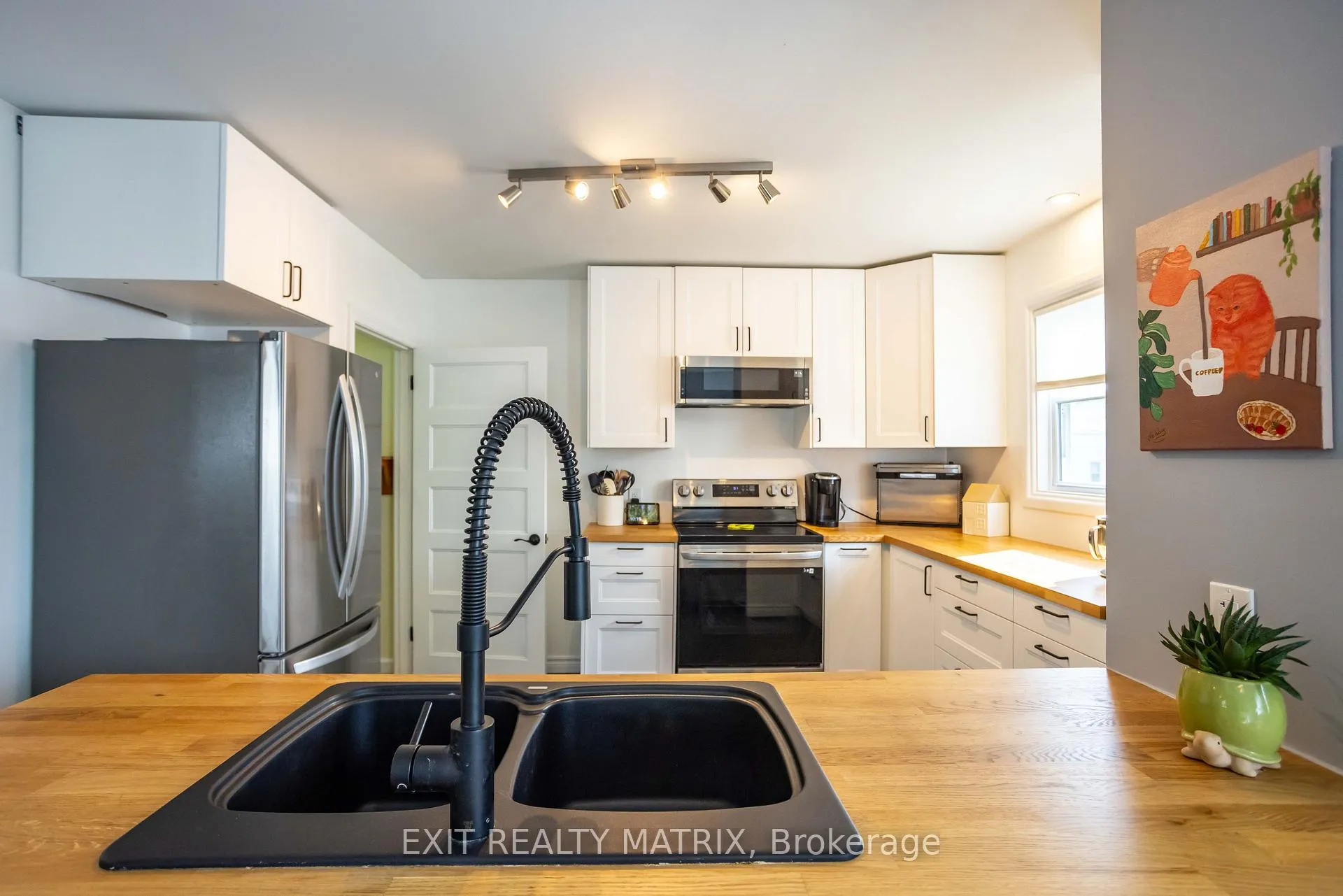 Photo 13 of 474 Queen Street, North Dundas, Winchester — HOMEH