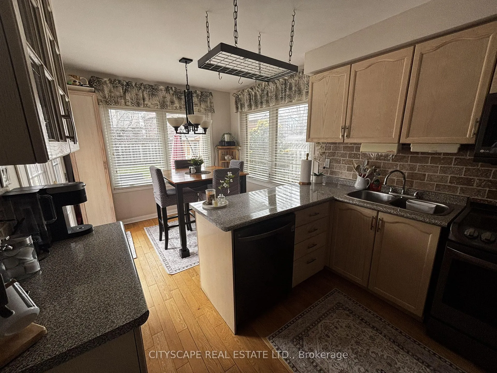 Photo 9 of 102 Snowcap Road, Brampton, Sandringham-Wellington — HOMEH