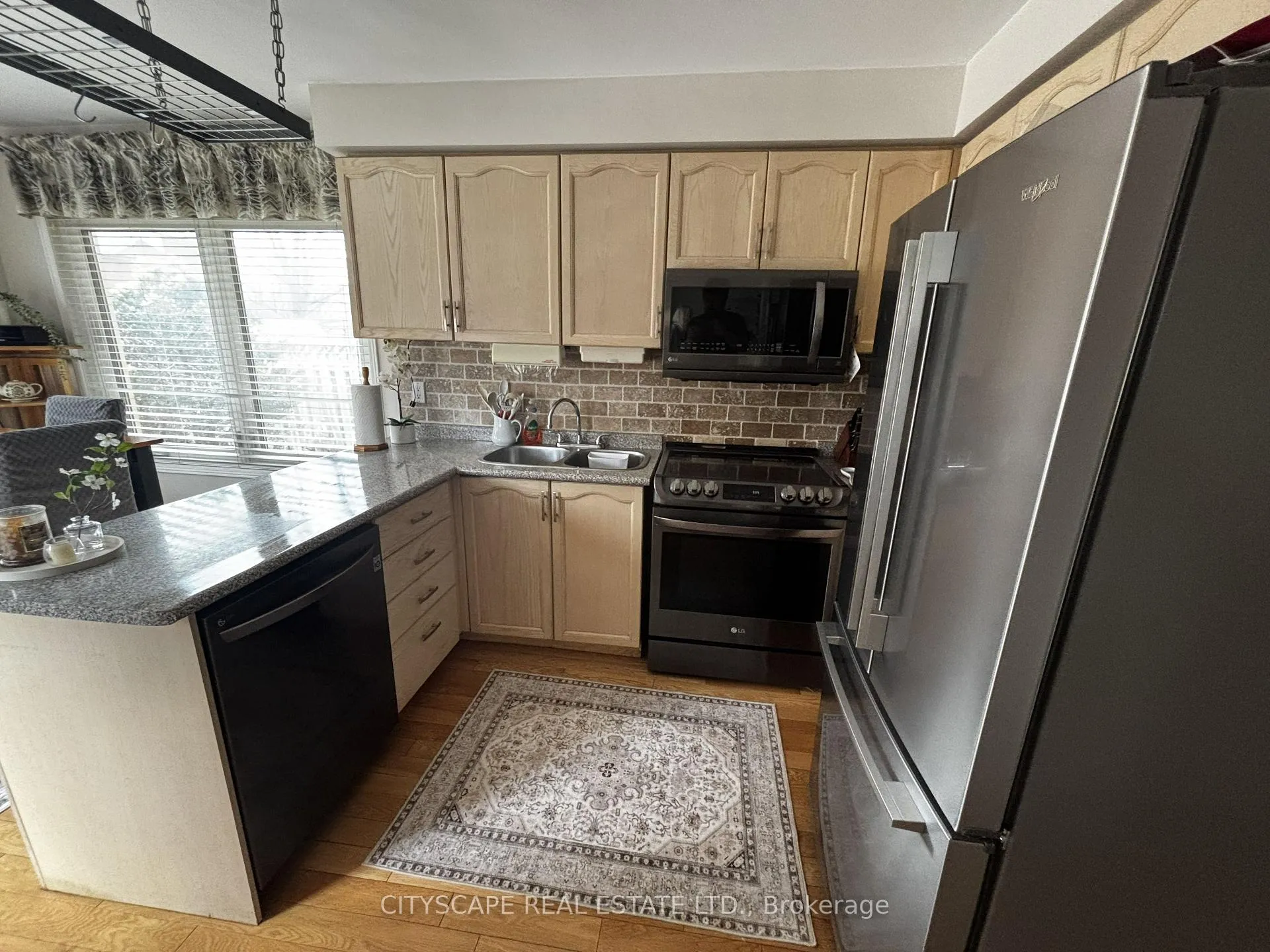 Photo 10 of 102 Snowcap Road, Brampton, Sandringham-Wellington — HOMEH