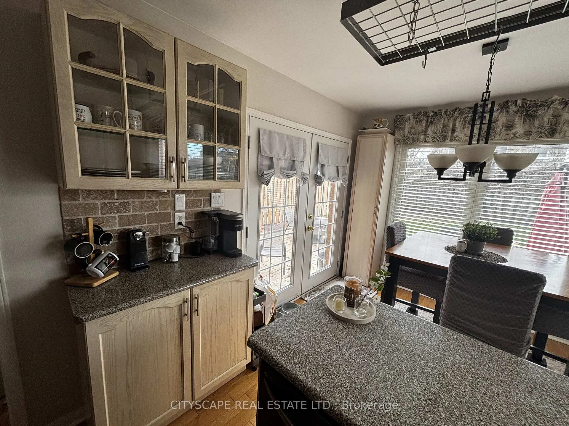 Photo 11 of 102 Snowcap Road, Brampton, Sandringham-Wellington — HOMEH