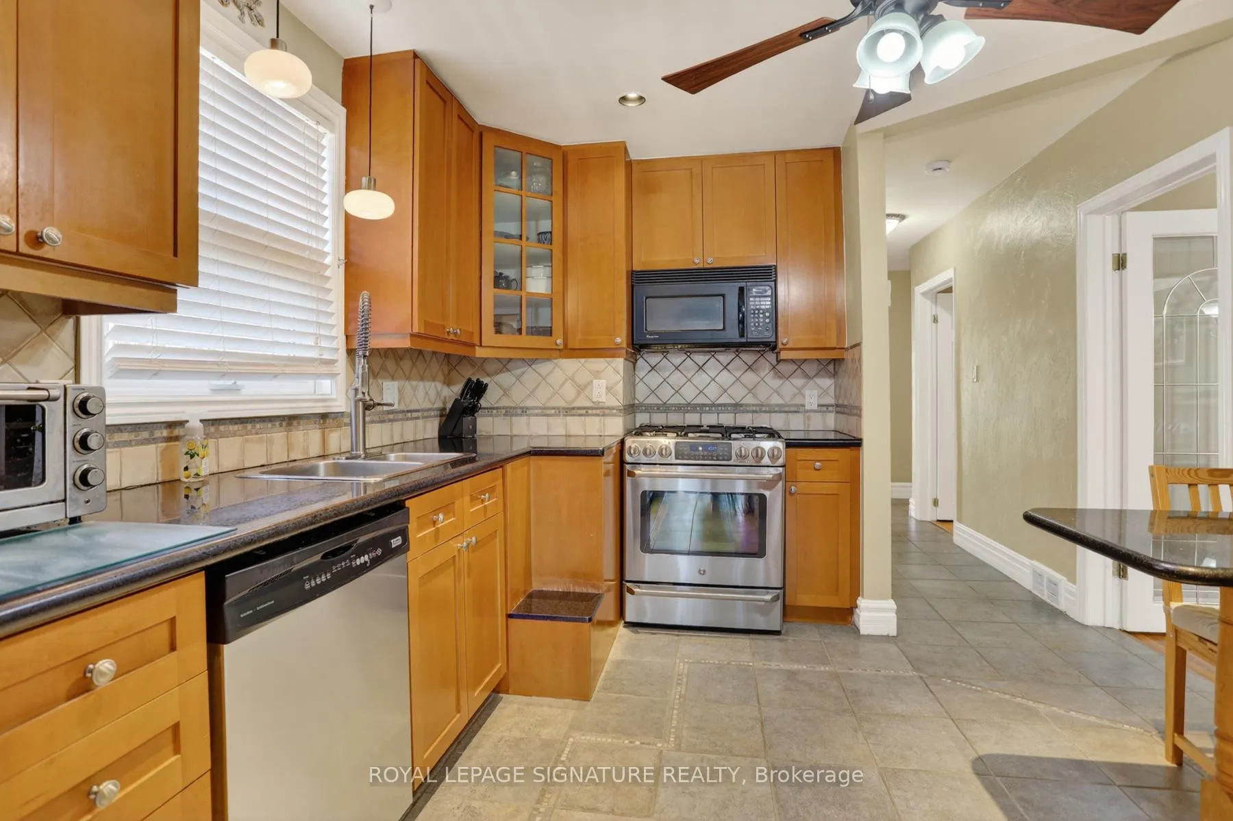 Photo 11 of 104 Ferris Road, Toronto, O'Connor-Parkview — HOMEH