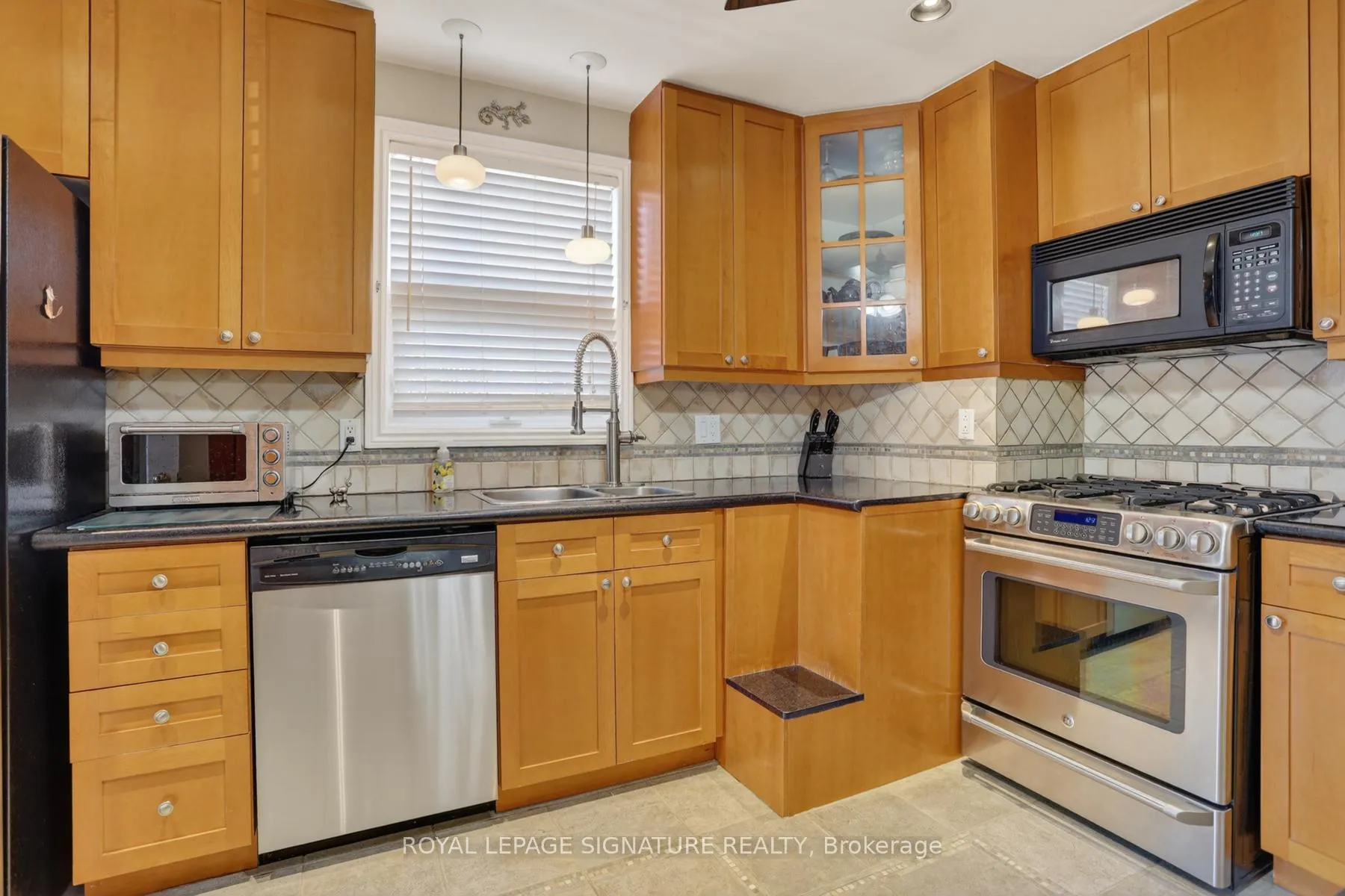 Photo 12 of 104 Ferris Road, Toronto, O'Connor-Parkview — HOMEH