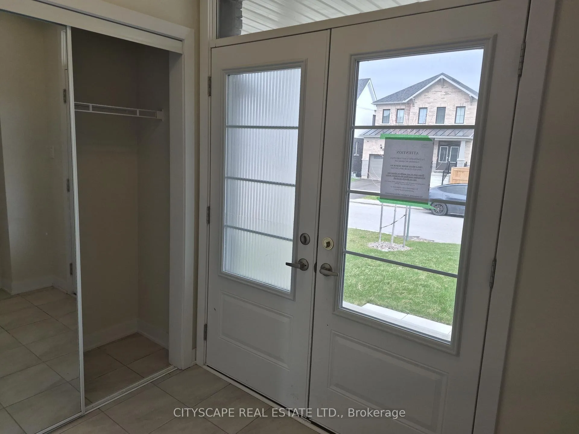 Photo 3 of 61 Starboard Crescent, Welland, Dain City — HOMEH