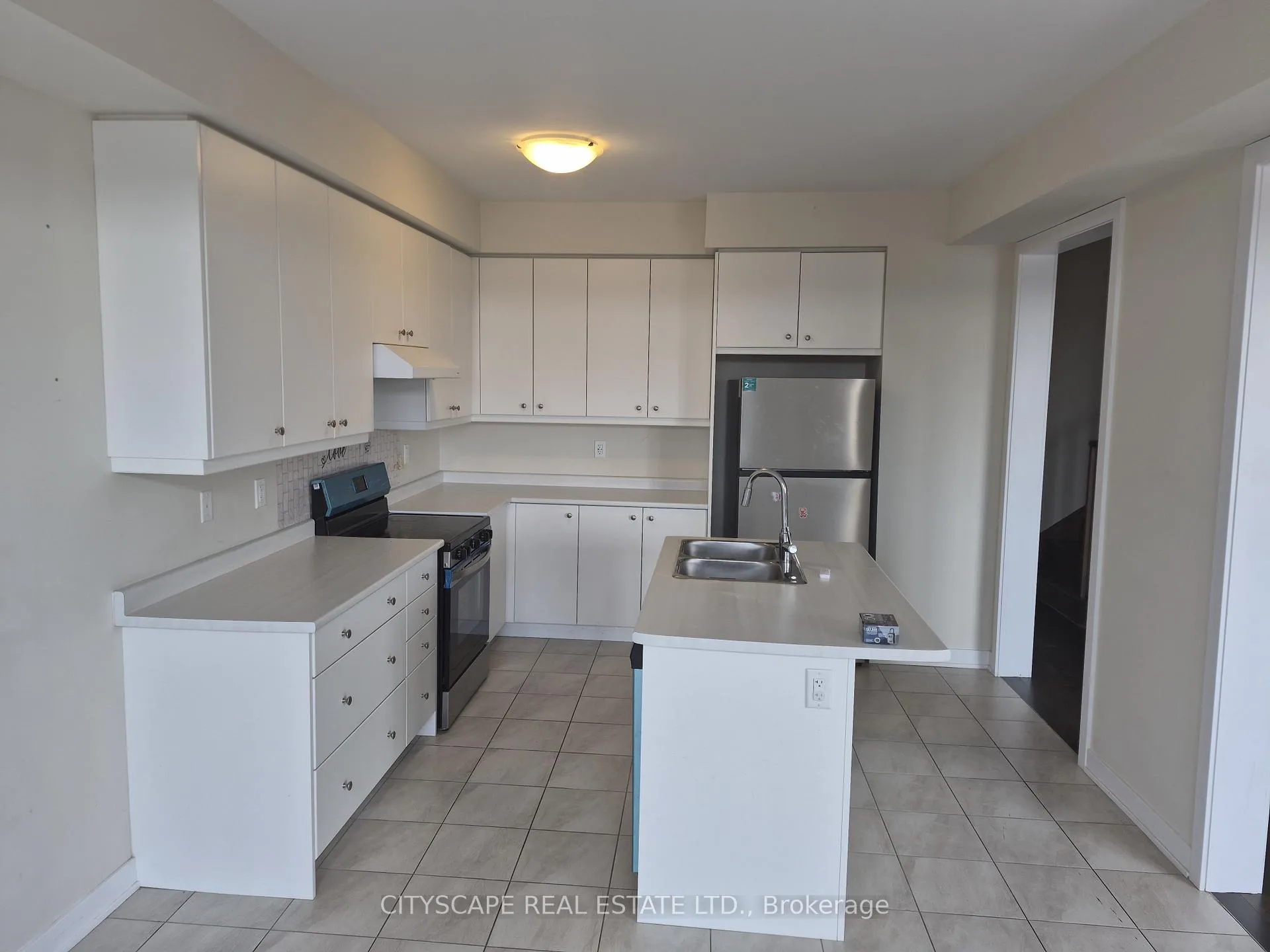 Photo 5 of 61 Starboard Crescent, Welland, Dain City — HOMEH