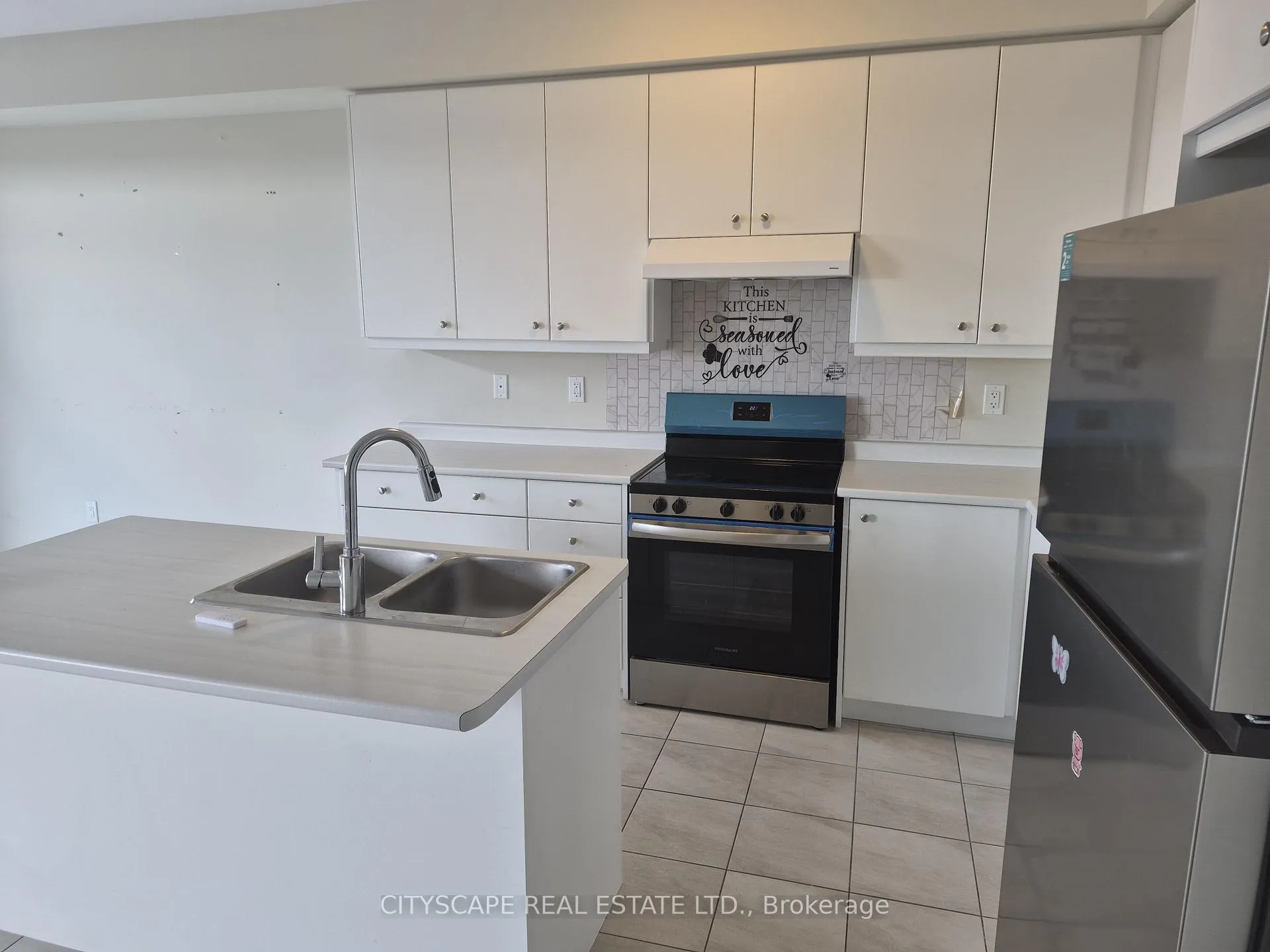 Photo 7 of 61 Starboard Crescent, Welland, Dain City — HOMEH