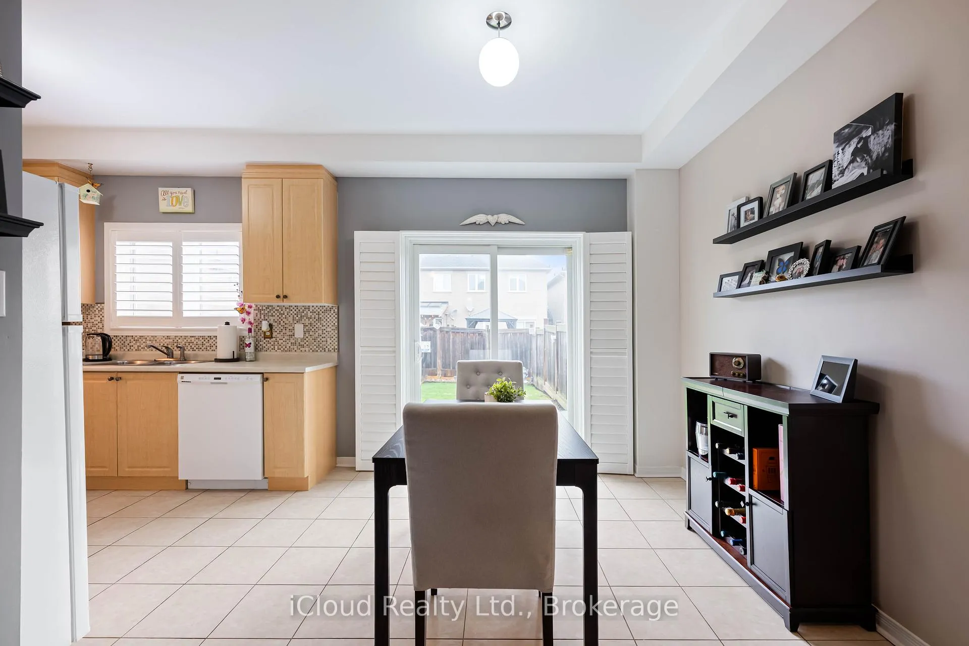 Photo 10 of 100 Goldham Way, Halton Hills, Georgetown — HOMEH
