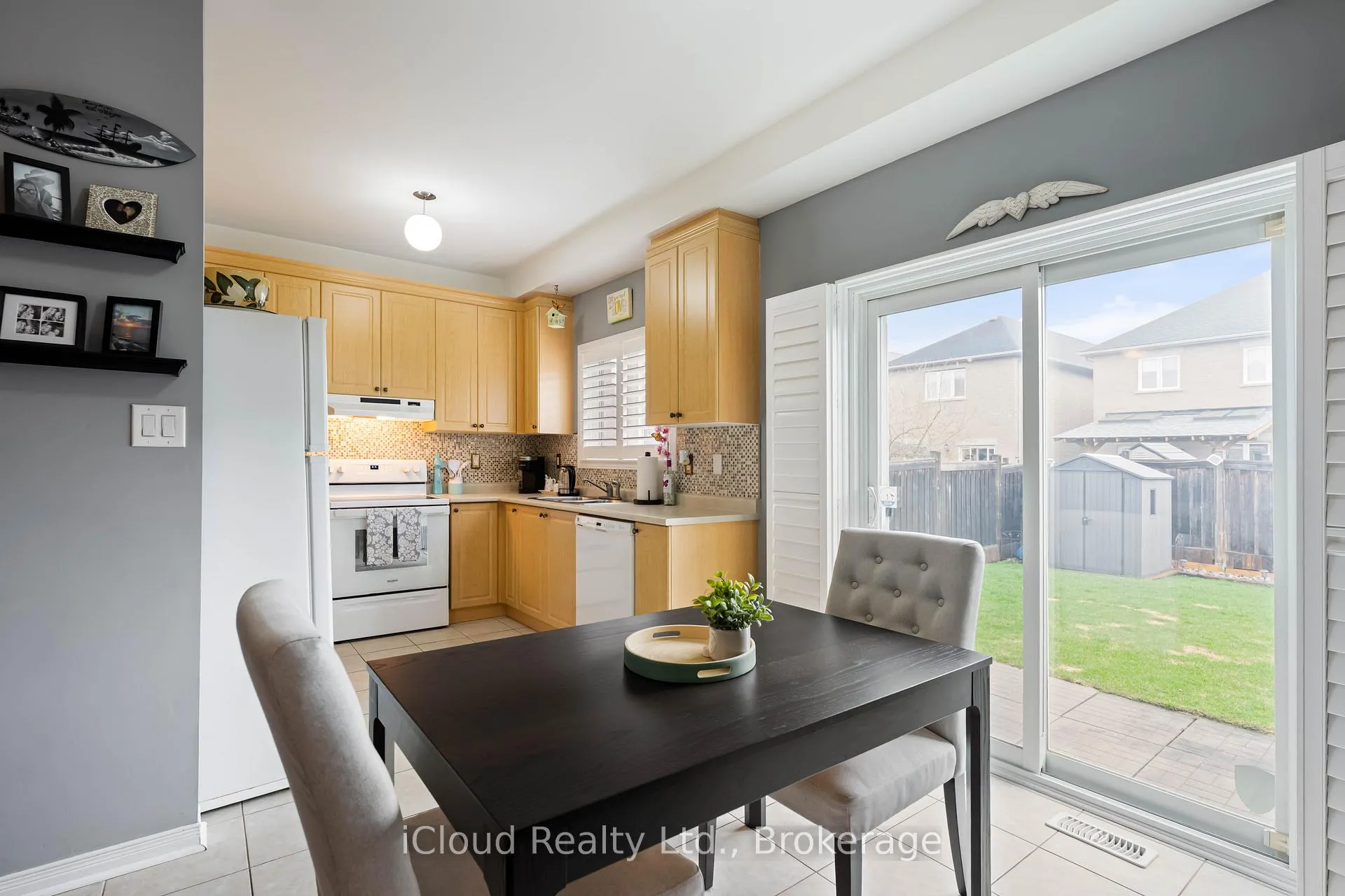 Photo 11 of 100 Goldham Way, Halton Hills, Georgetown — HOMEH