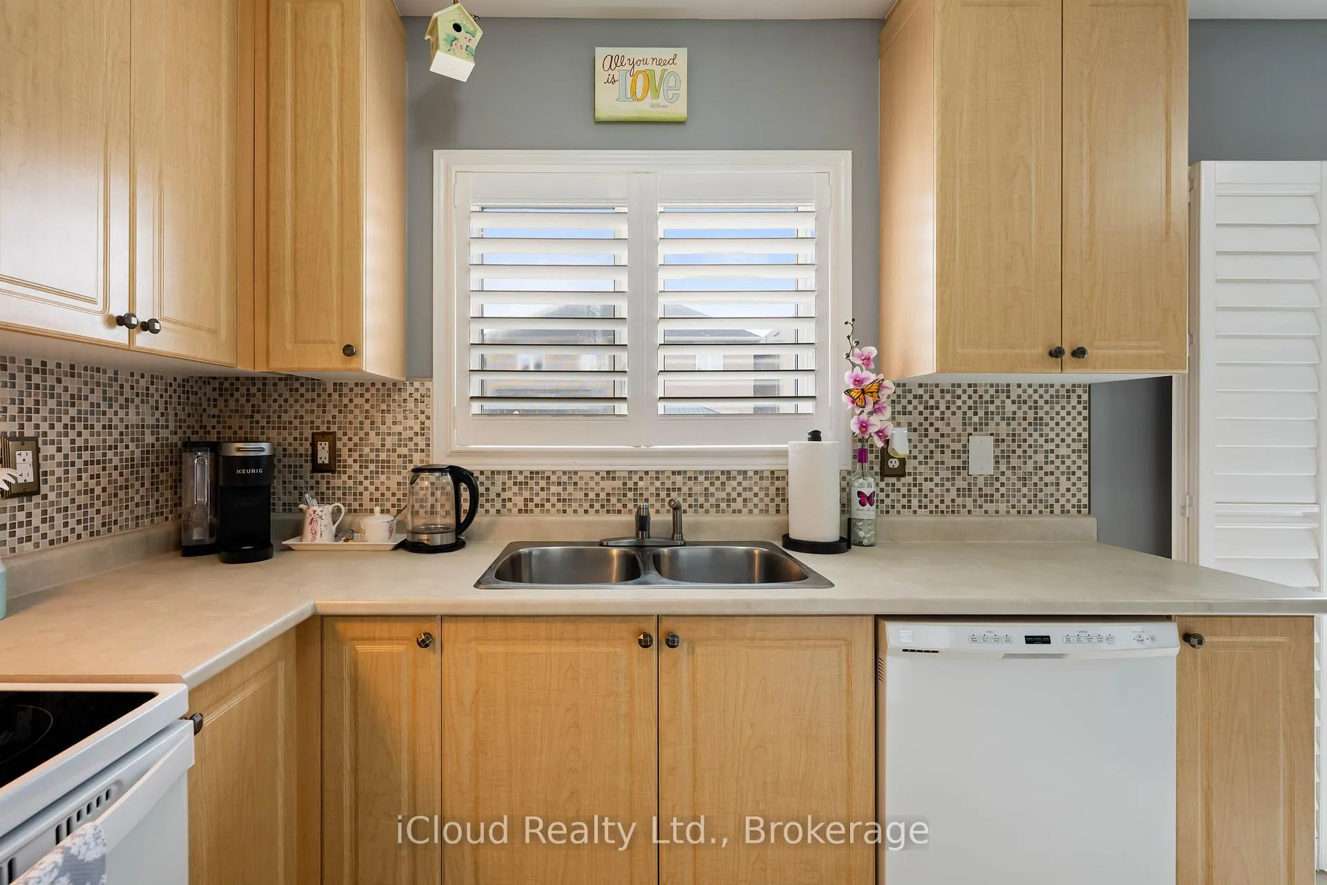 Photo 14 of 100 Goldham Way, Halton Hills, Georgetown — HOMEH