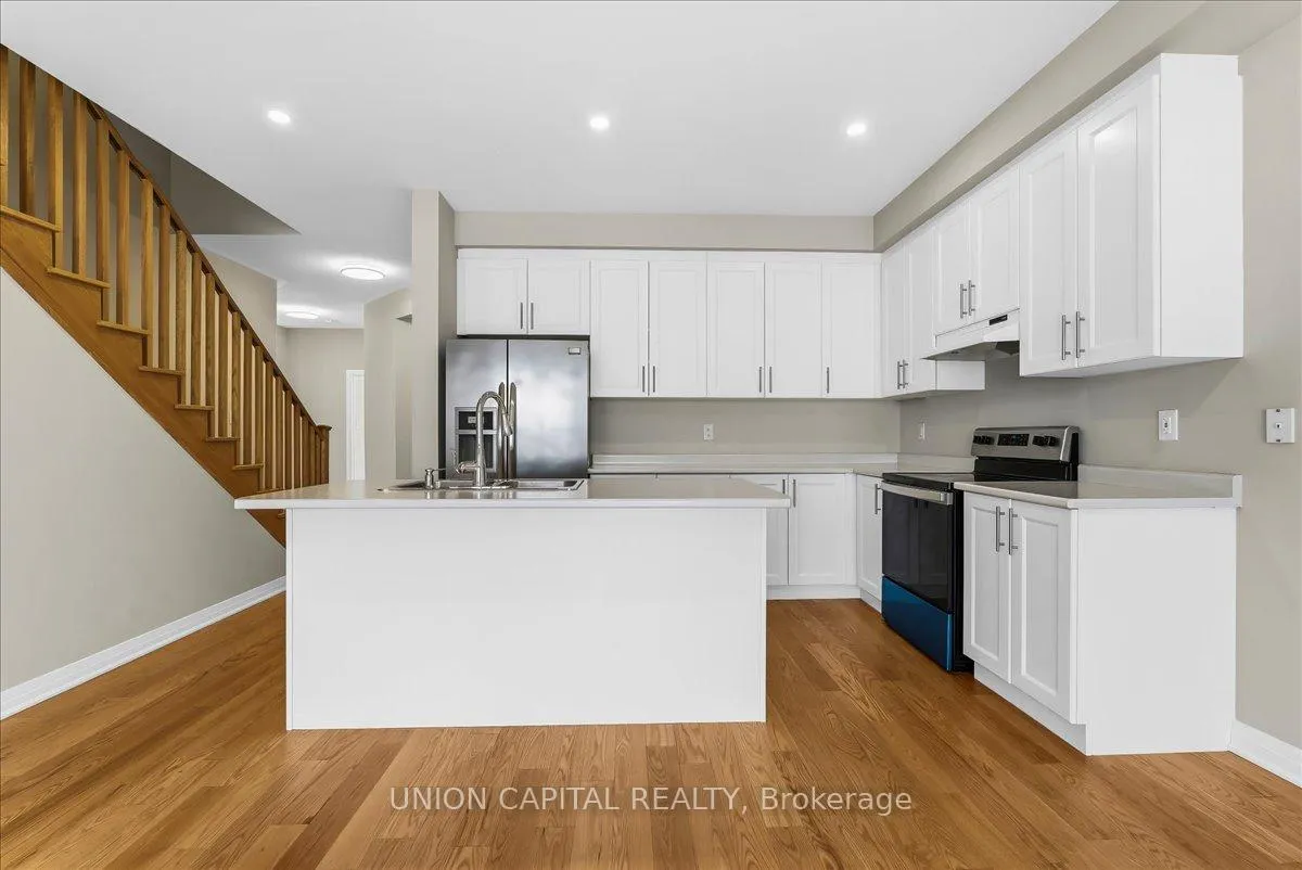 Photo 5 of 11 Sailors Landing, Clarington, Bowmanville — HOMEH