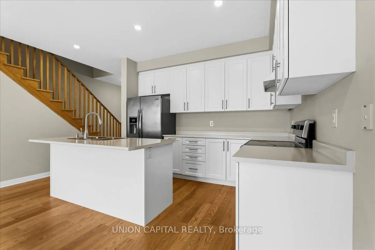 Photo 7 of 11 Sailors Landing, Clarington, Bowmanville — HOMEH