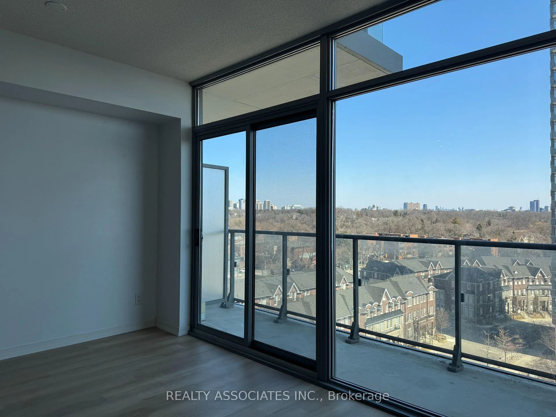 Photo 4 of Unit 813, 105 The Queensway Way, Toronto, High Park-Swansea — HOMEH