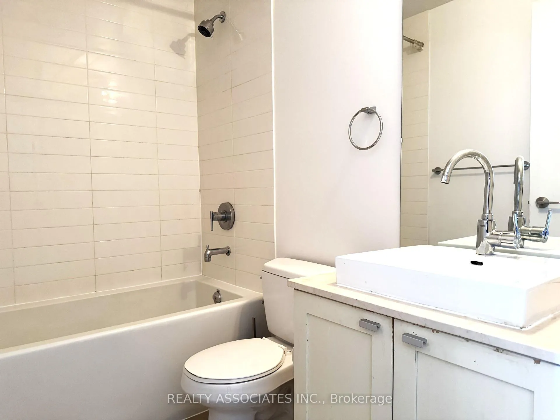 Photo 5 of Unit 813, 105 The Queensway Way, Toronto, High Park-Swansea — HOMEH