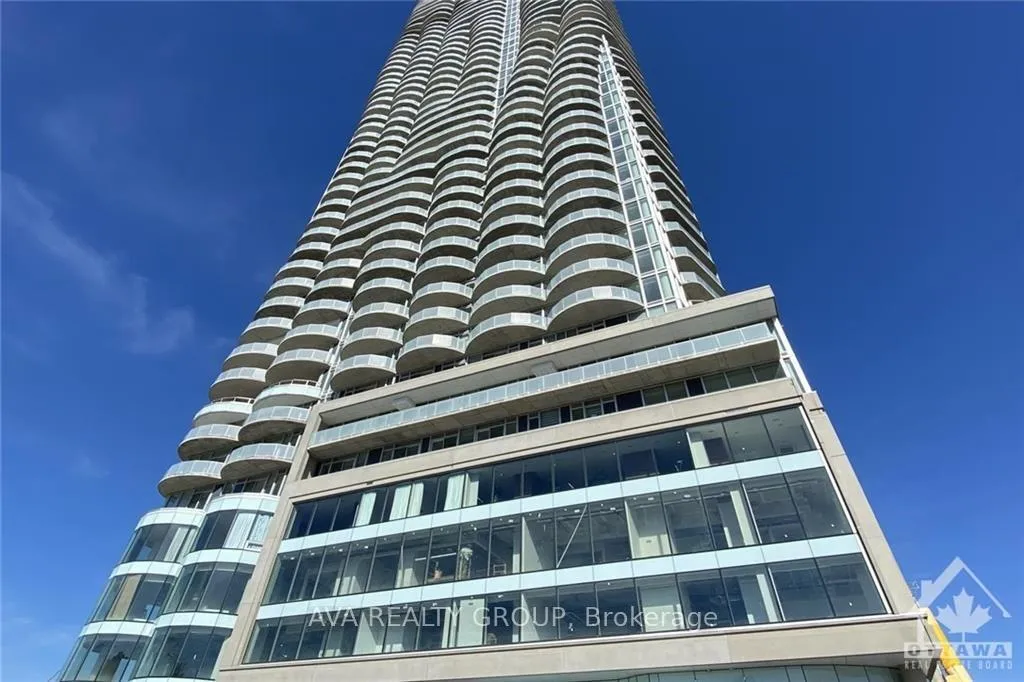 Front of Unit 3308, 805 Carling Avenue