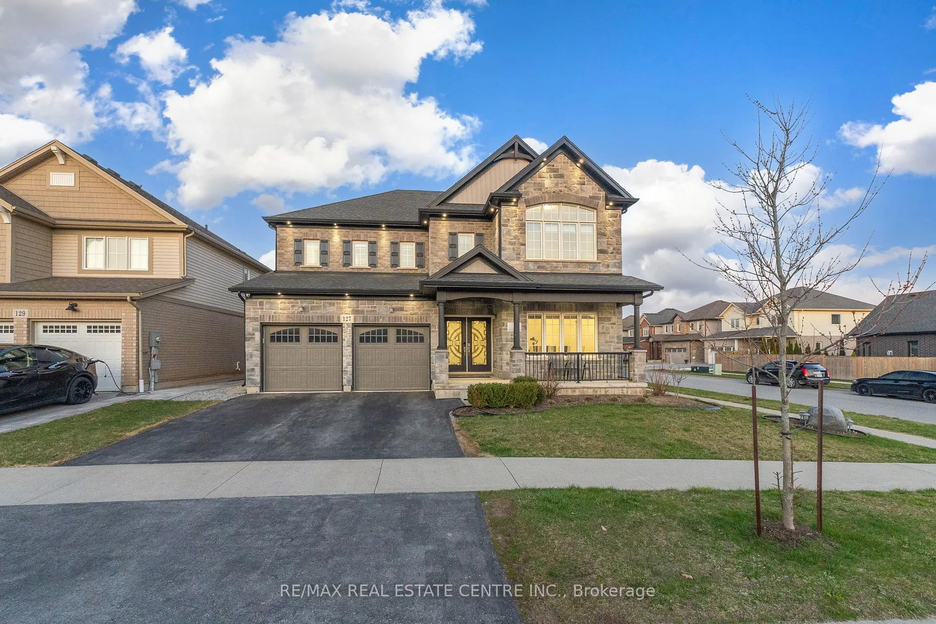 Photo 2 of 127 Lametti Drive, Pelham, Fonthill — HOMEH
