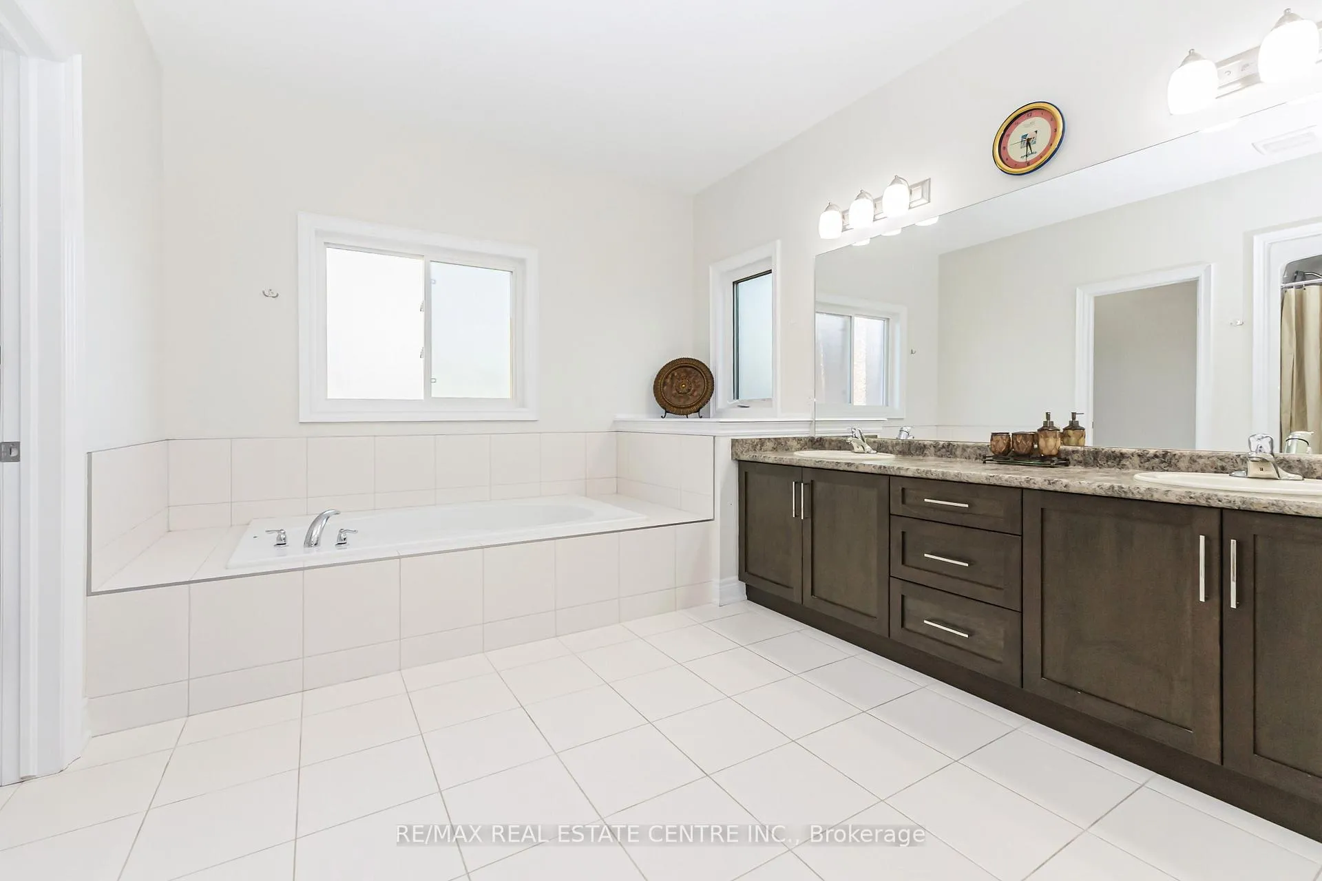 Photo 25 of 127 Lametti Drive, Pelham, Fonthill — HOMEH