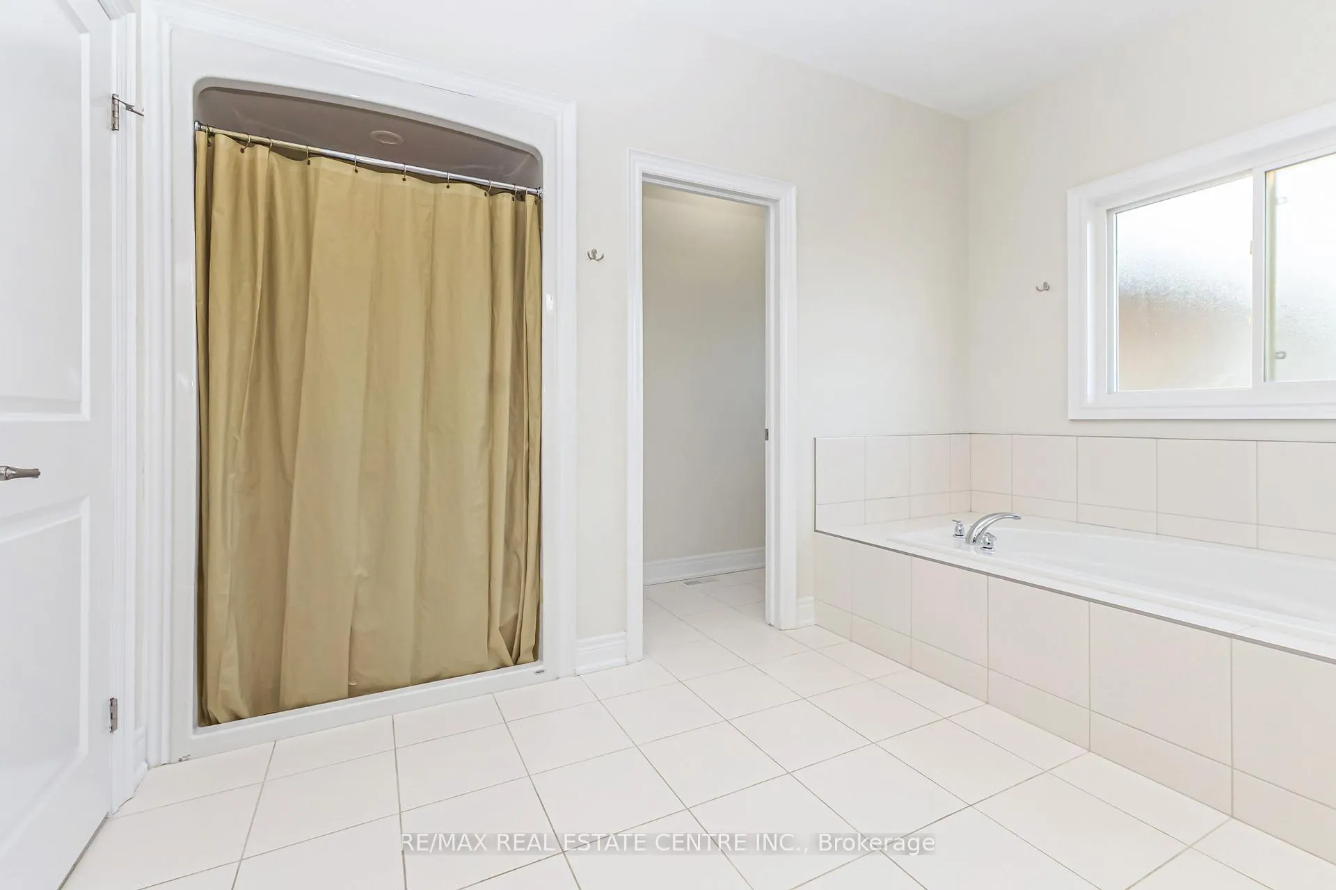 Photo 26 of 127 Lametti Drive, Pelham, Fonthill — HOMEH