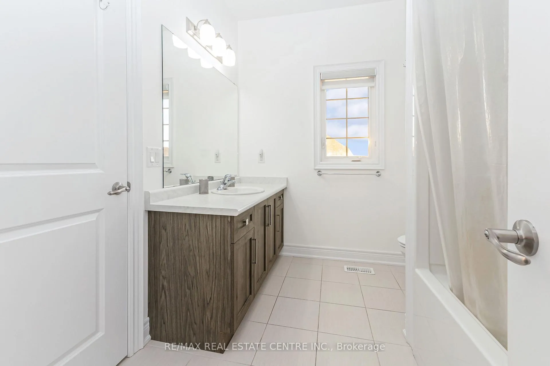 Photo 34 of 127 Lametti Drive, Pelham, Fonthill — HOMEH