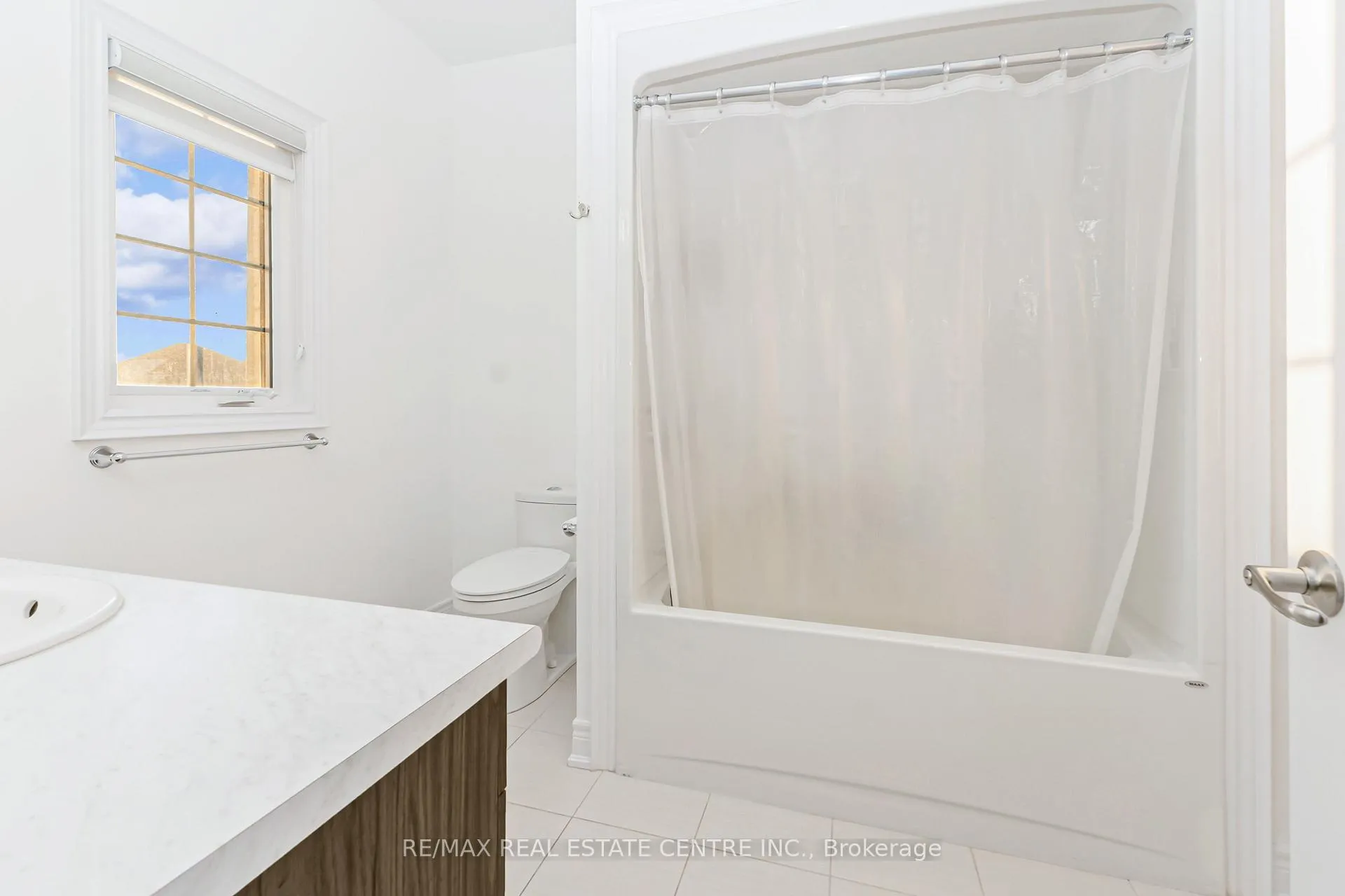 Photo 35 of 127 Lametti Drive, Pelham, Fonthill — HOMEH