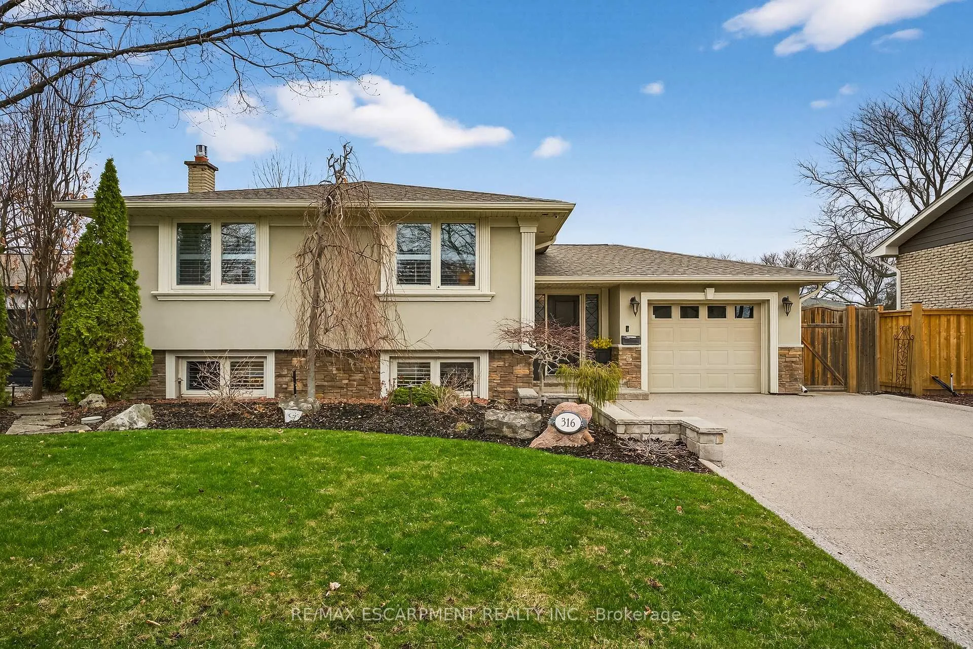 Photo 1 of 316 Silvana Crescent, Burlington, Shoreacres — HOMEH
