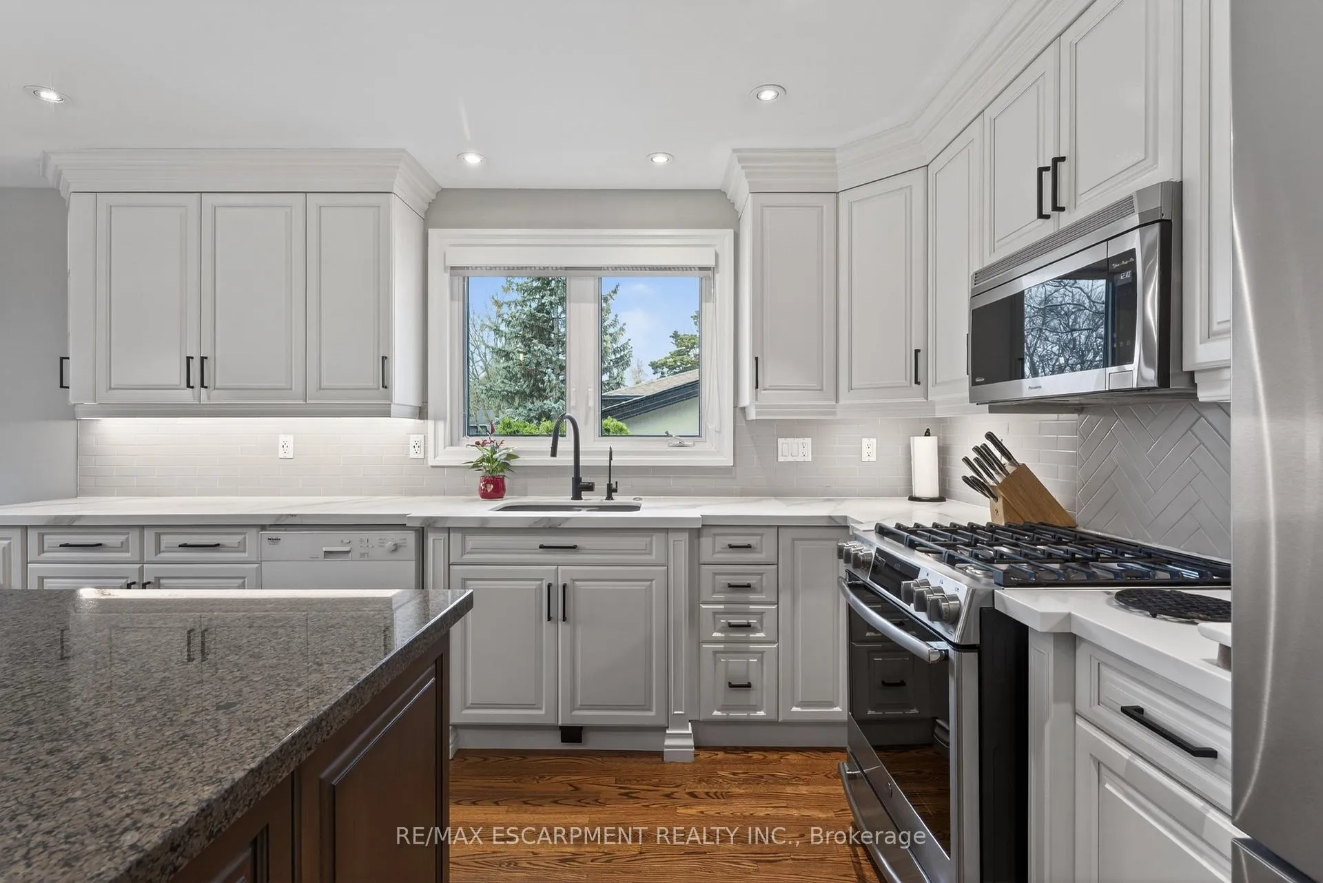 Photo 14 of 316 Silvana Crescent, Burlington, Shoreacres — HOMEH