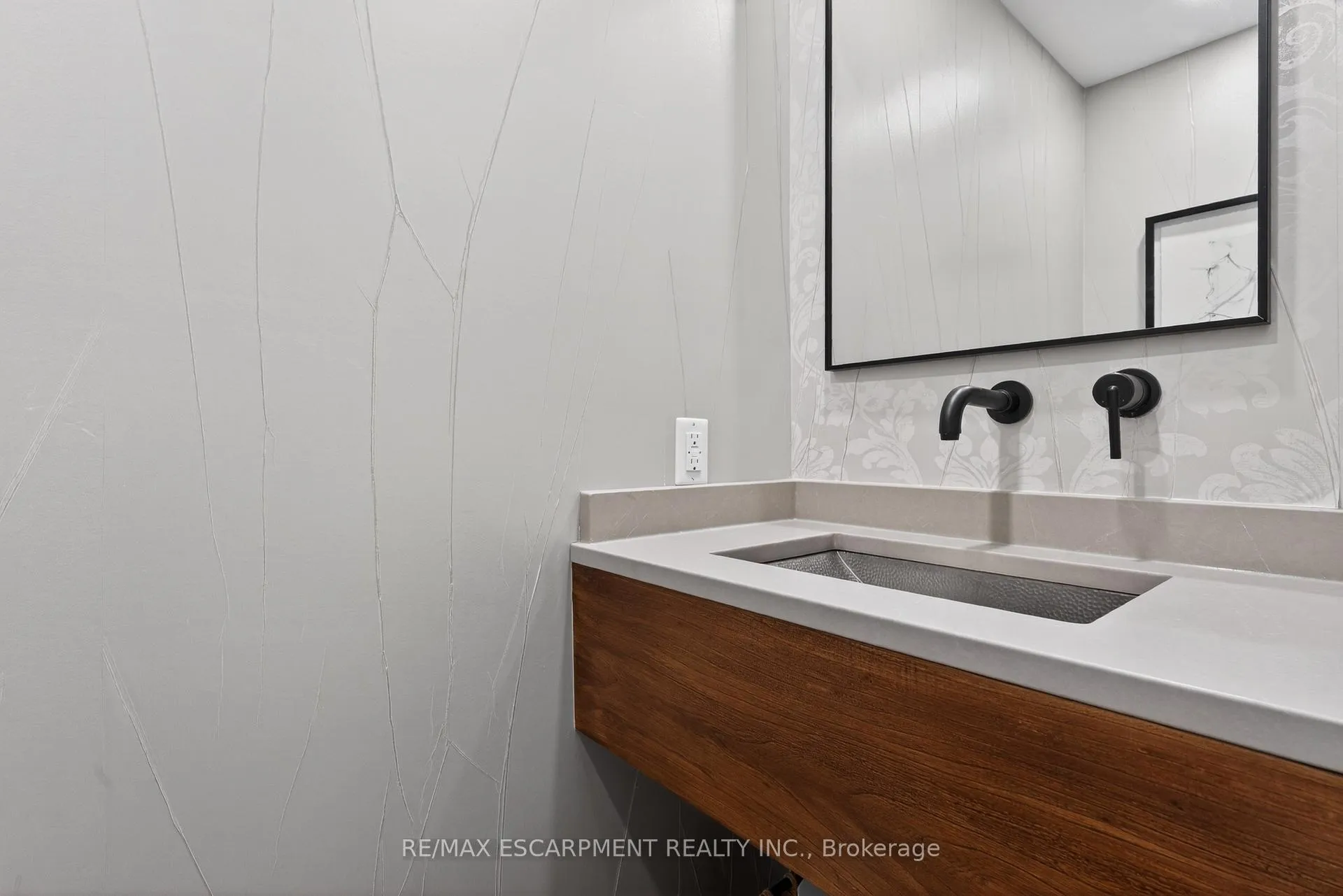 Photo 17 of 316 Silvana Crescent, Burlington, Shoreacres — HOMEH