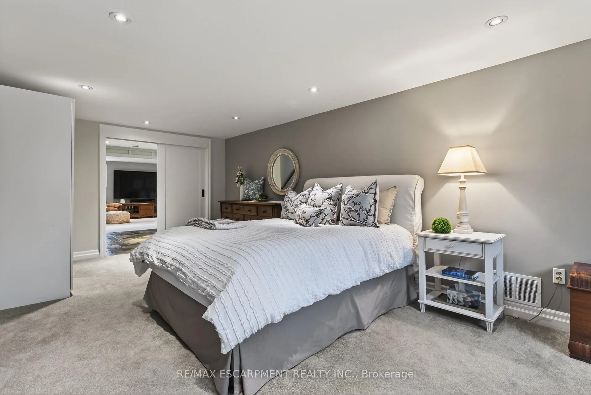 Photo 32 of 316 Silvana Crescent, Burlington, Shoreacres — HOMEH