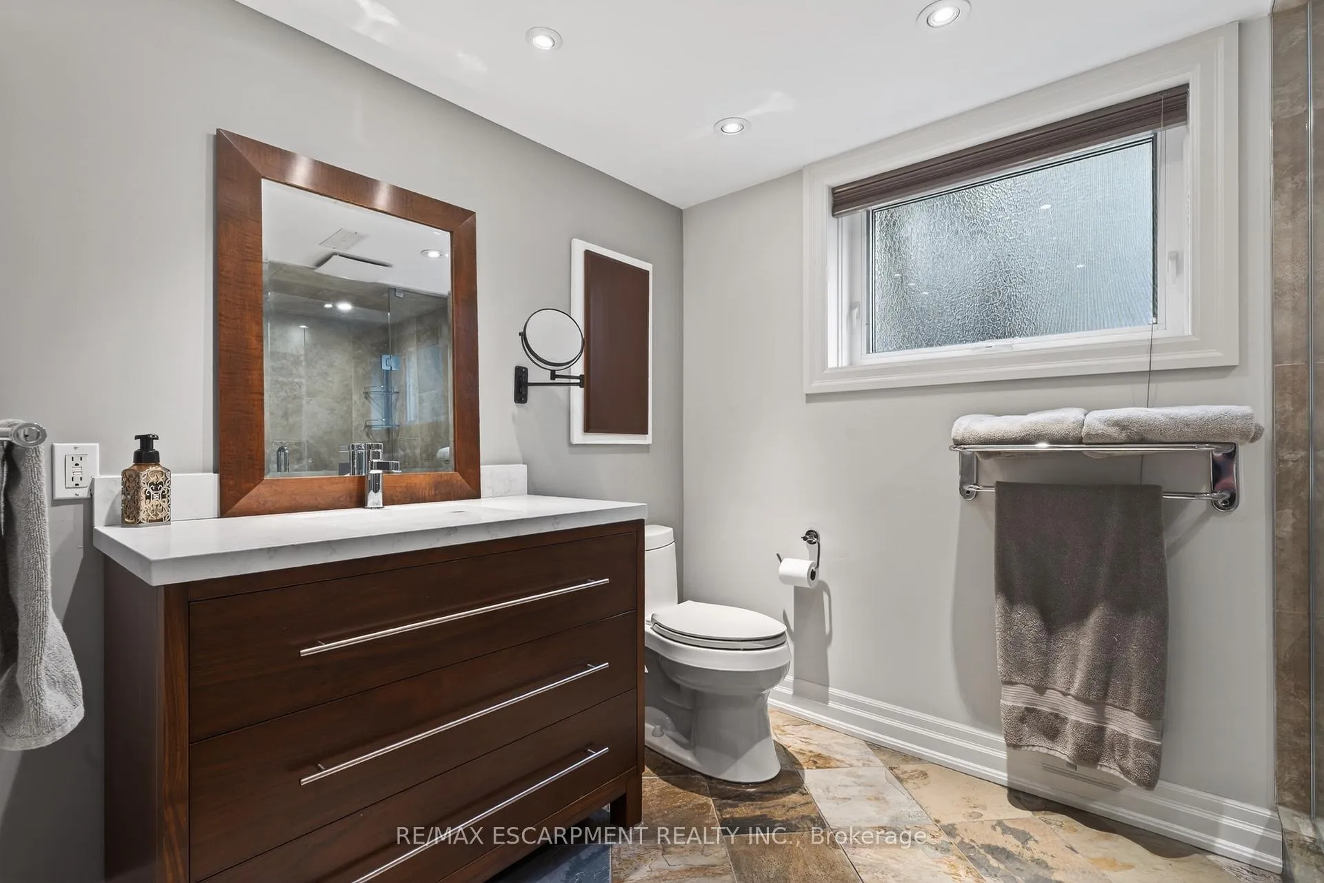Photo 35 of 316 Silvana Crescent, Burlington, Shoreacres — HOMEH