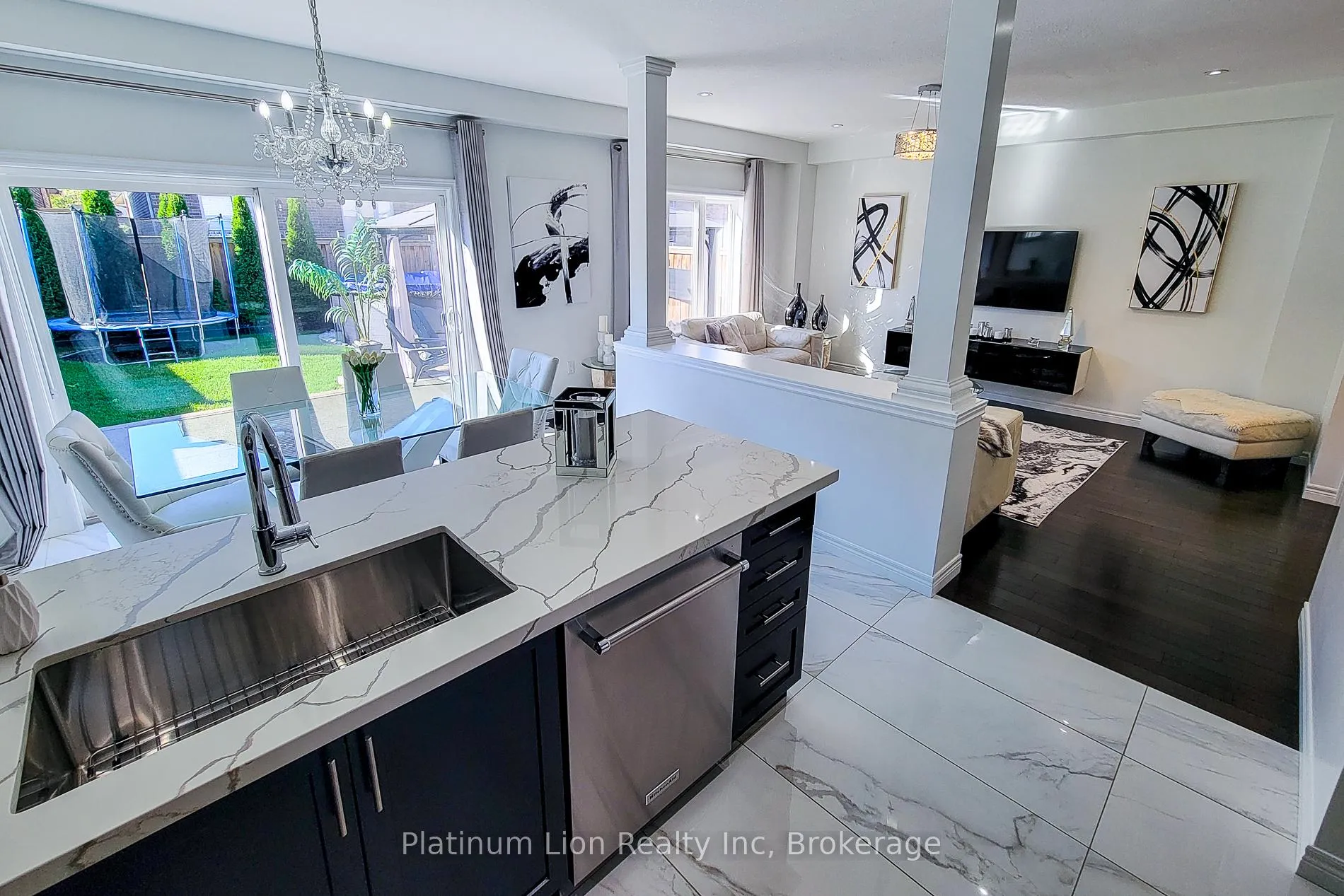 Photo 11 of 190 Bellagio Avenue, Hamilton, Rural Glanbrook — HOMEH