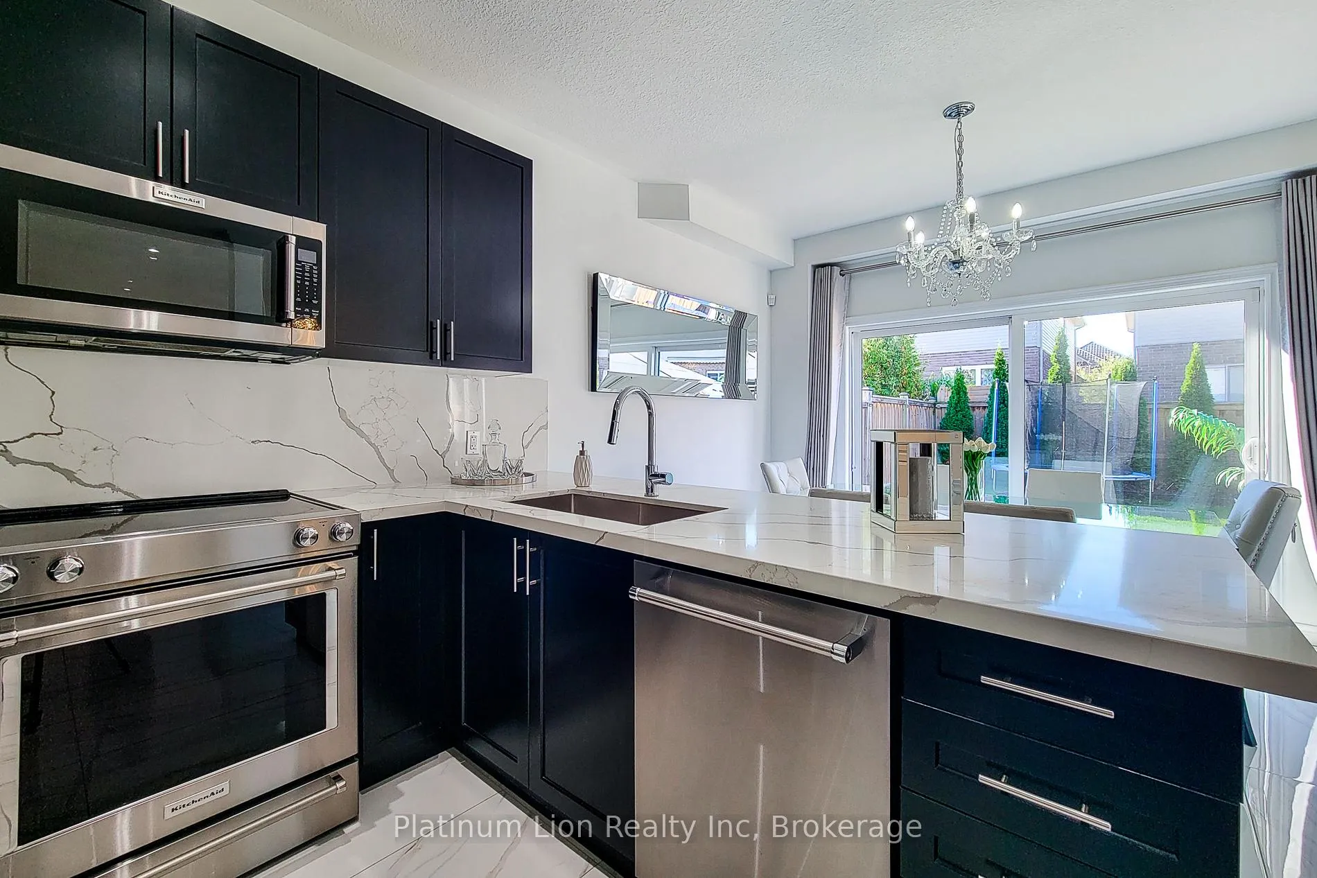 Photo 15 of 190 Bellagio Avenue, Hamilton, Rural Glanbrook — HOMEH
