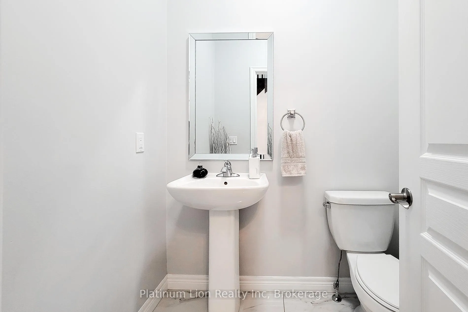 Photo 20 of 190 Bellagio Avenue, Hamilton, Rural Glanbrook — HOMEH