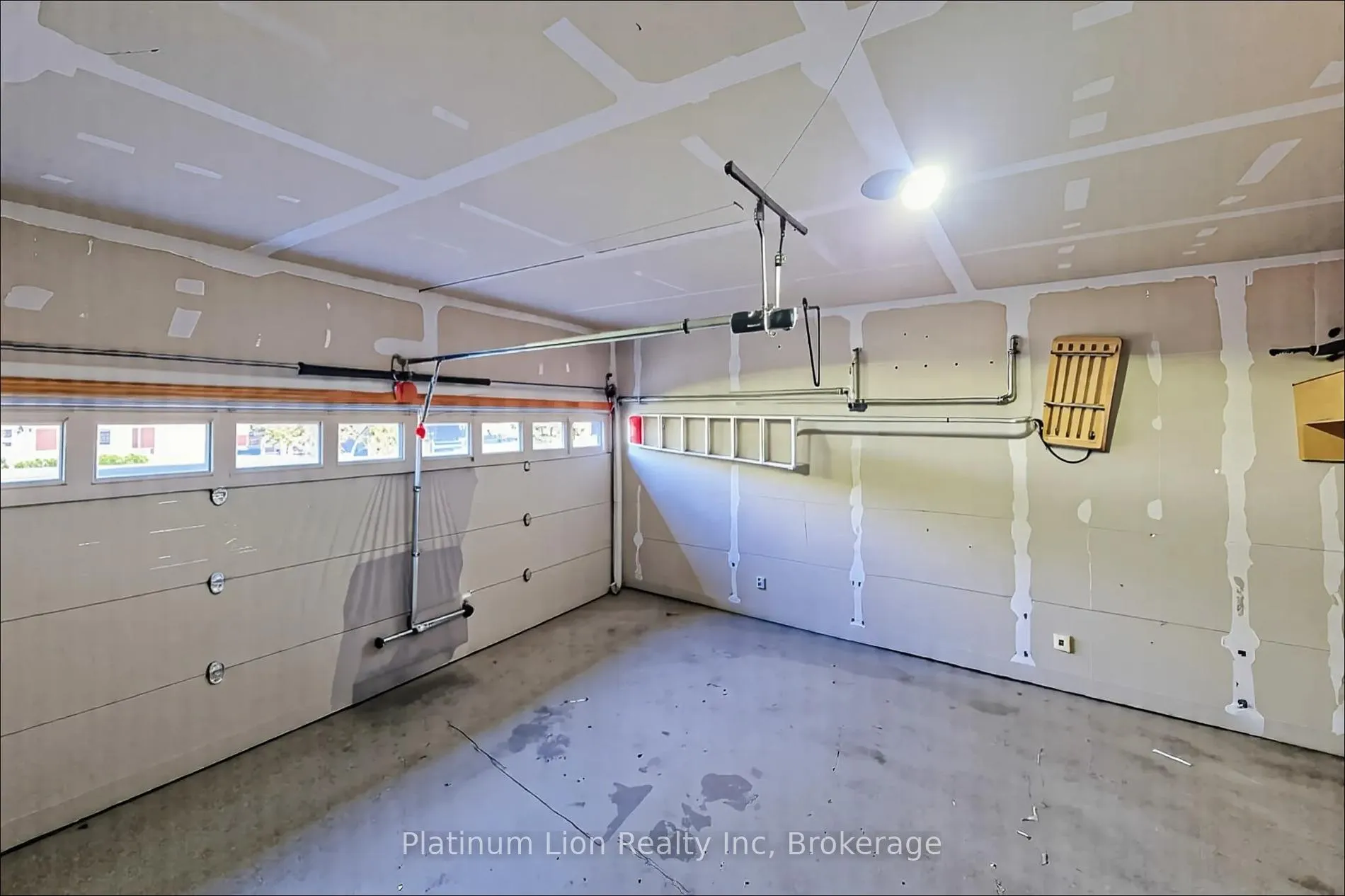 Photo 43 of 190 Bellagio Avenue, Hamilton, Rural Glanbrook — HOMEH