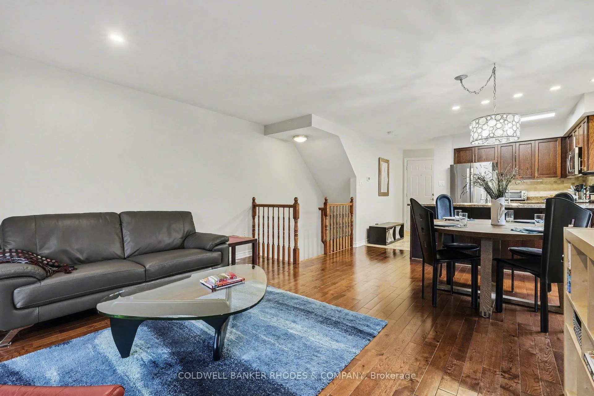 Photo 5 of 60 Mayflower Private, Ottawa, Woodroffe — HOMEH