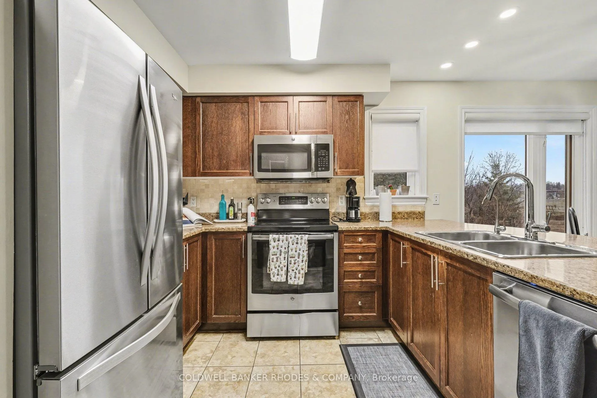 Photo 13 of 60 Mayflower Private, Ottawa, Woodroffe — HOMEH