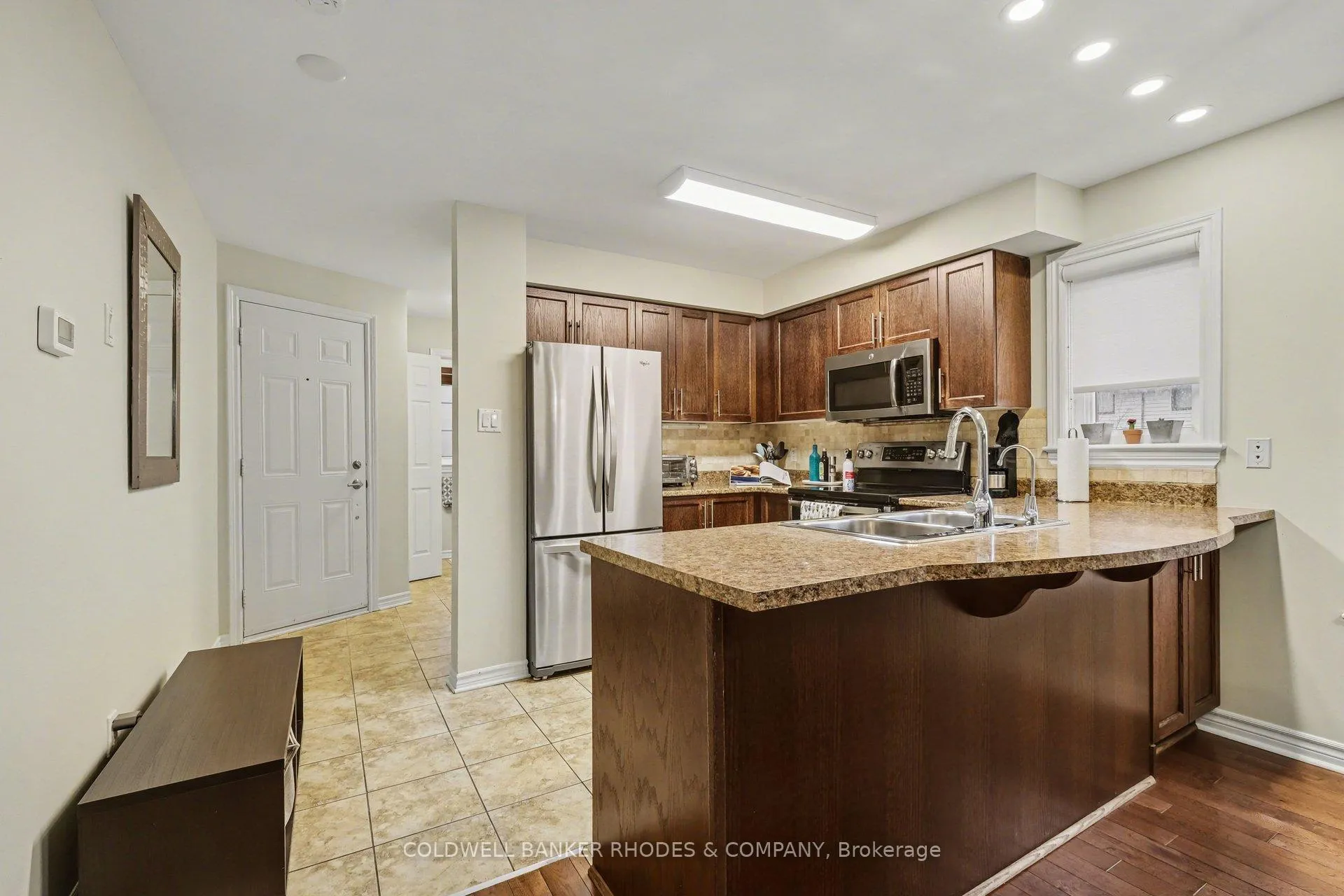 Photo 14 of 60 Mayflower Private, Ottawa, Woodroffe — HOMEH