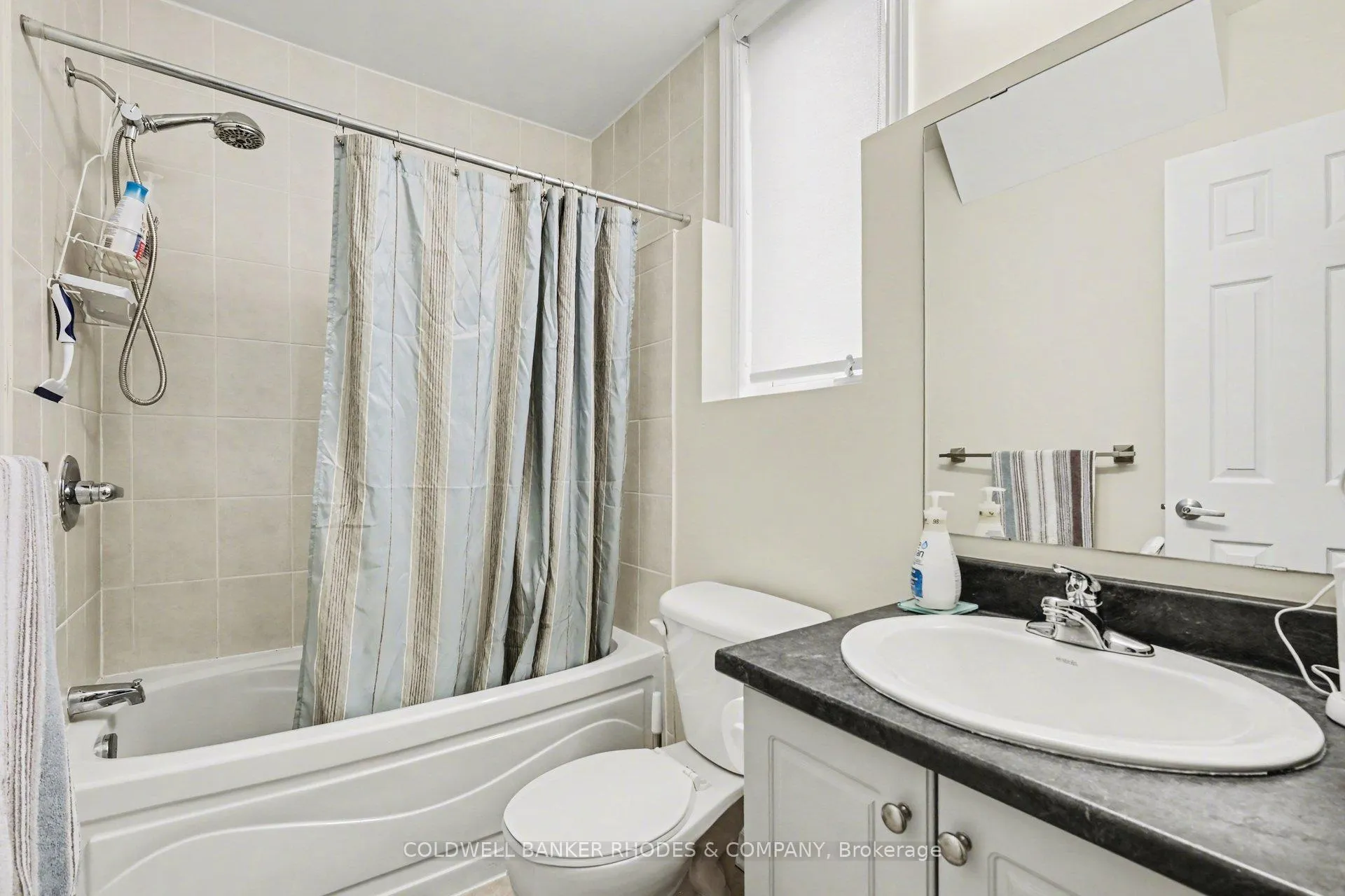 Photo 23 of 60 Mayflower Private, Ottawa, Woodroffe — HOMEH