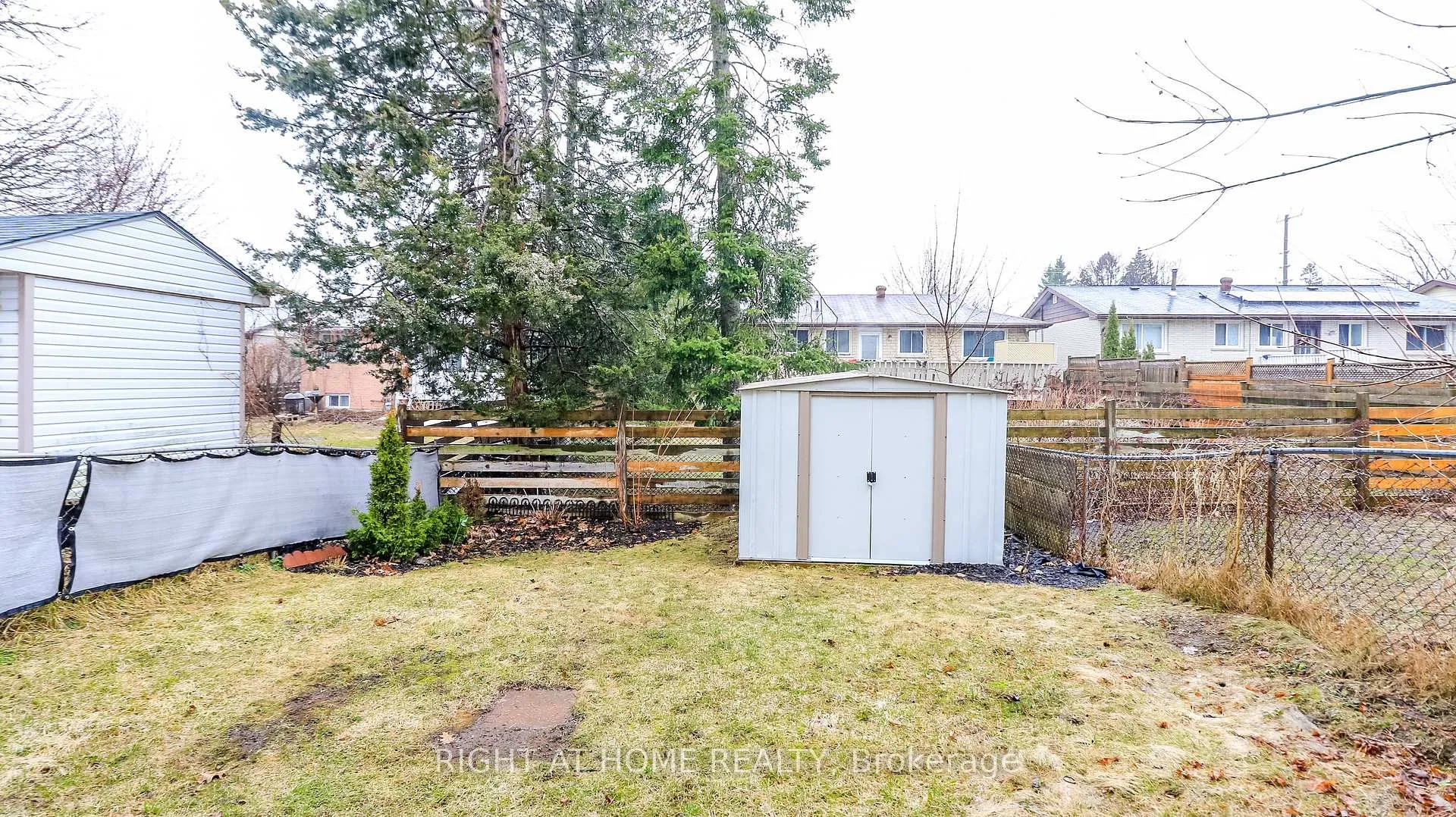 Photo 3 of 21 Robin Court, Barrie, Cundles East — HOMEH