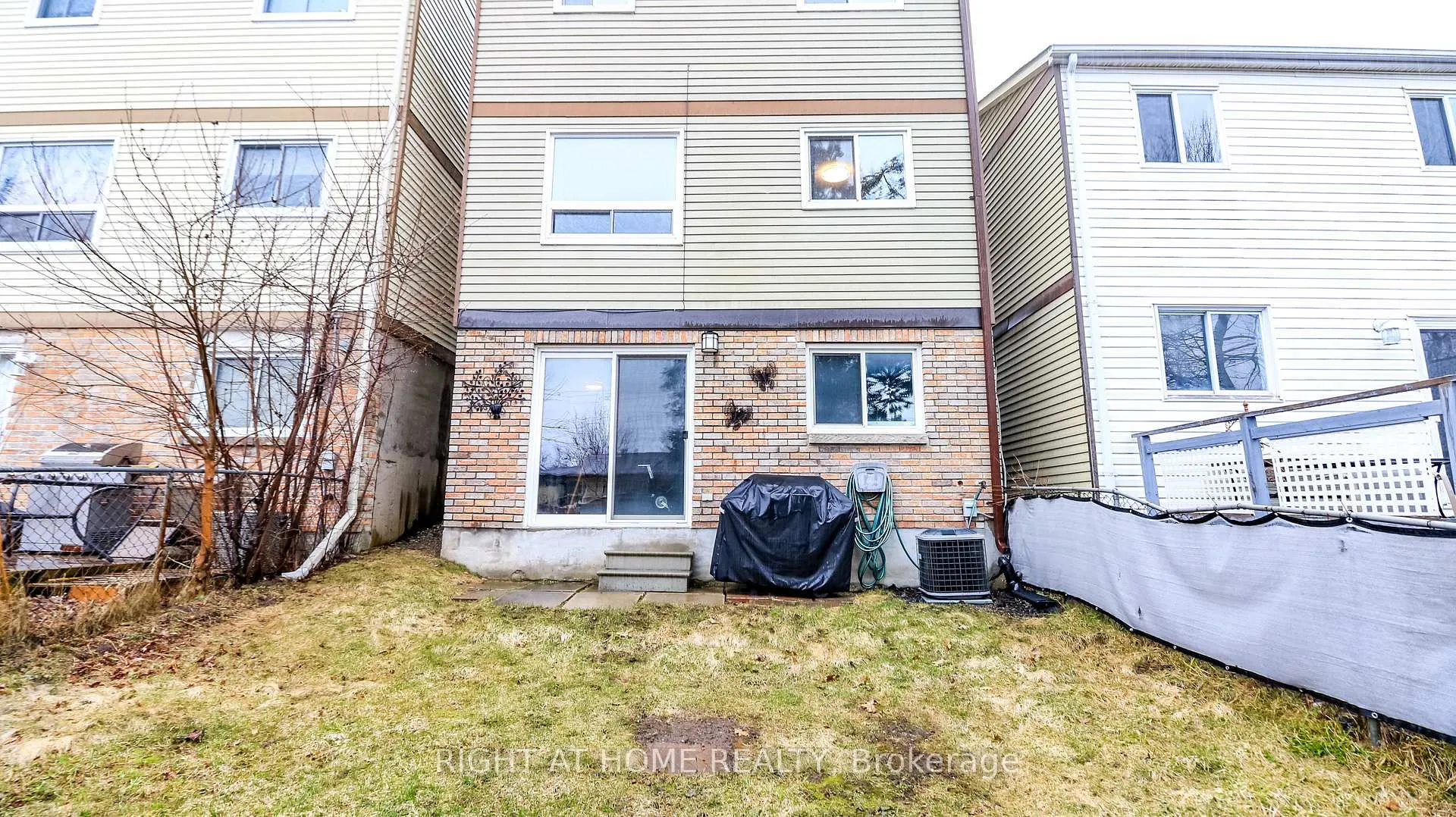 Photo 4 of 21 Robin Court, Barrie, Cundles East — HOMEH