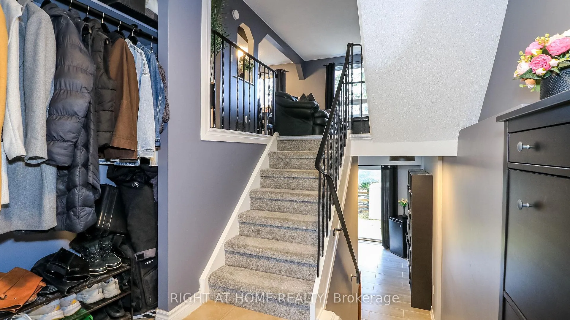 Photo 5 of 21 Robin Court, Barrie, Cundles East — HOMEH