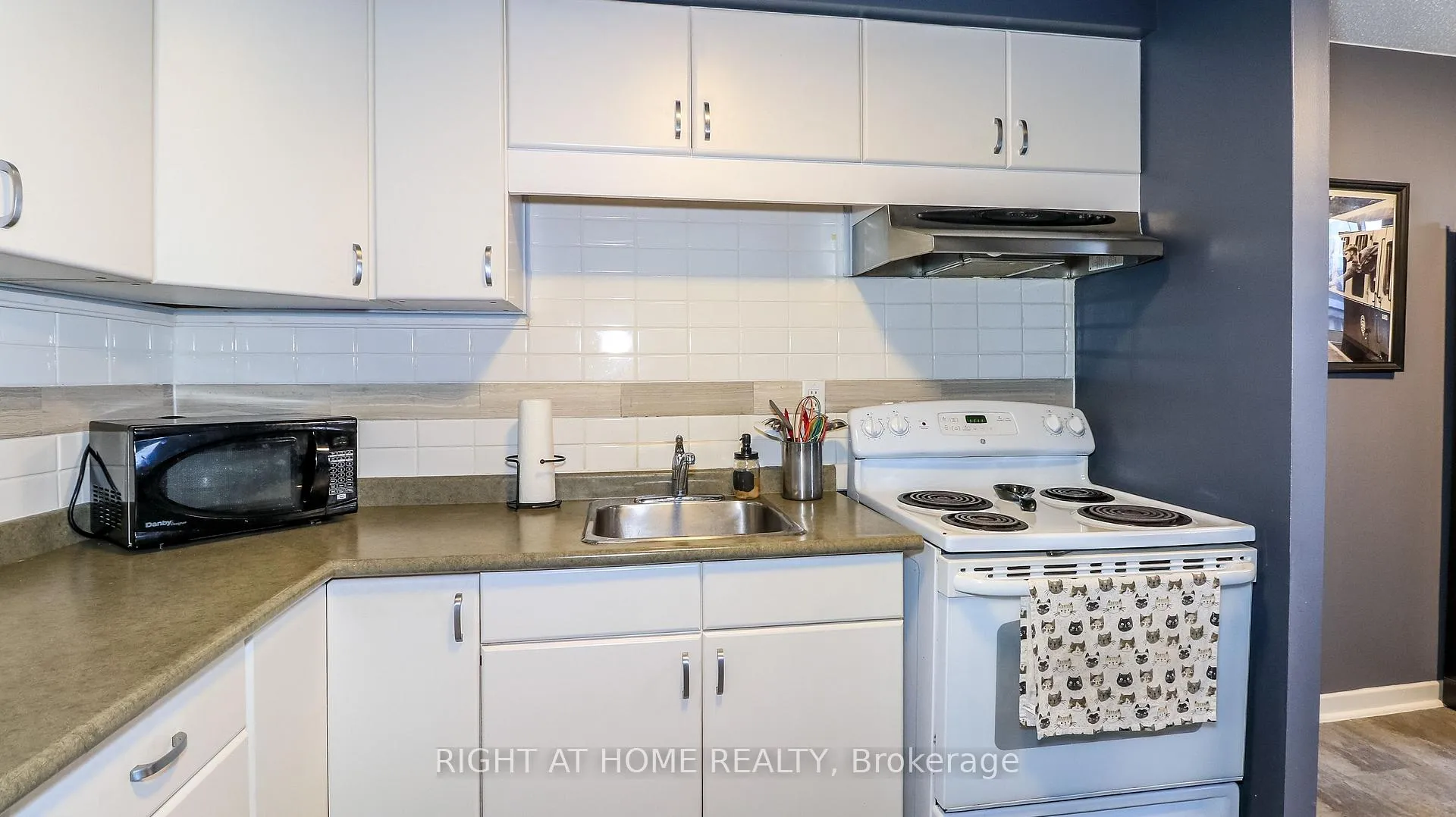 Photo 7 of 21 Robin Court, Barrie, Cundles East — HOMEH