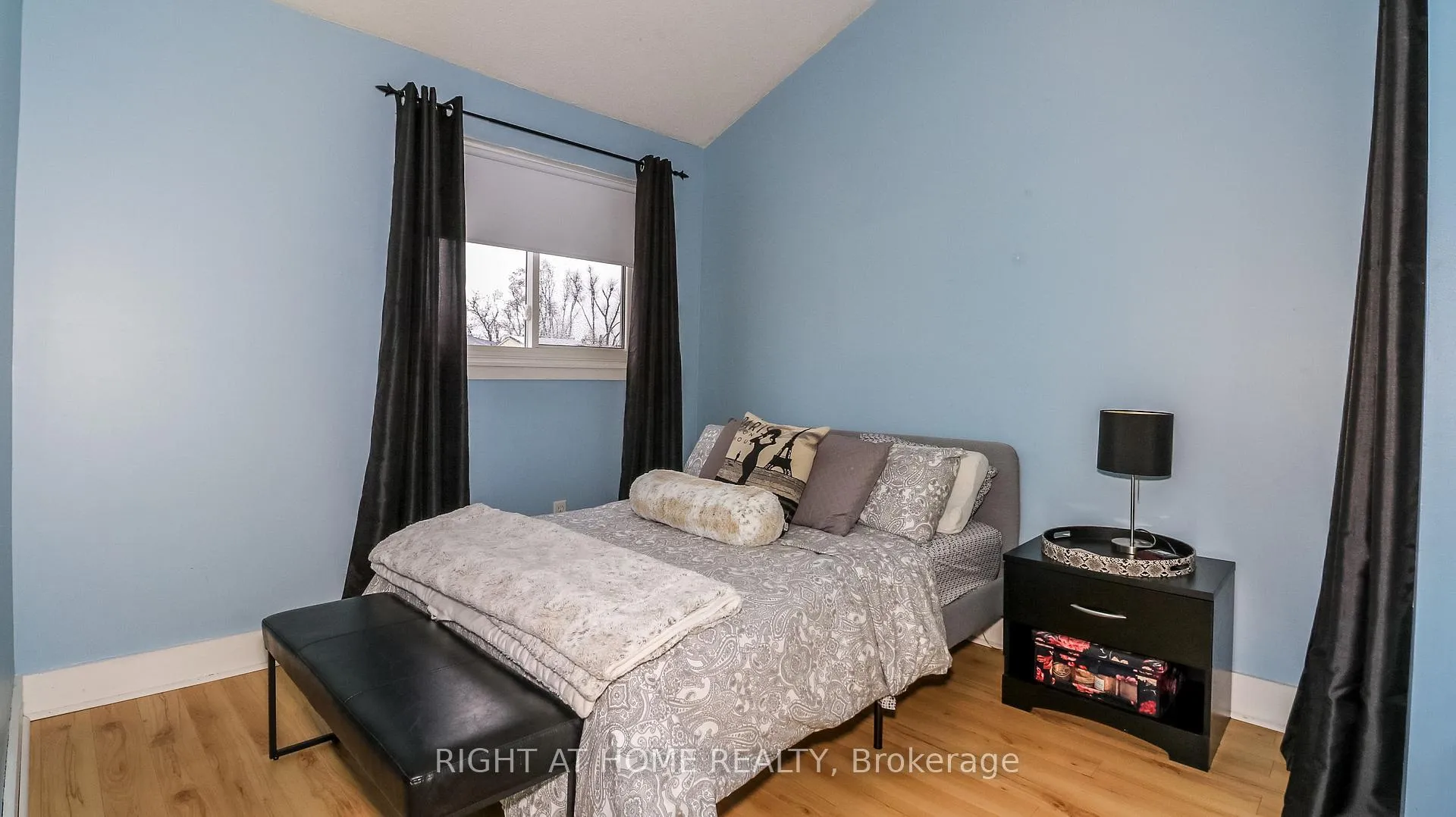 Photo 15 of 21 Robin Court, Barrie, Cundles East — HOMEH