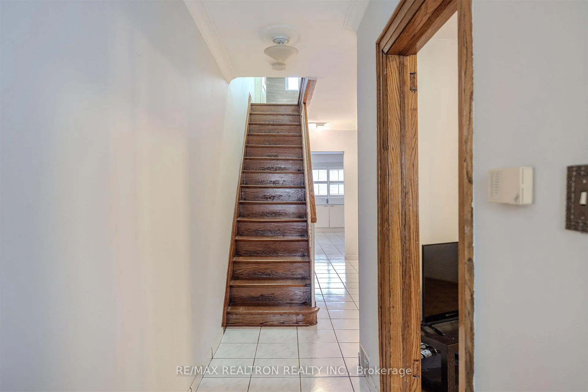 Photo 4 of 142 Gilbert Avenue, Toronto, Corso Italia-Davenport — HOMEH