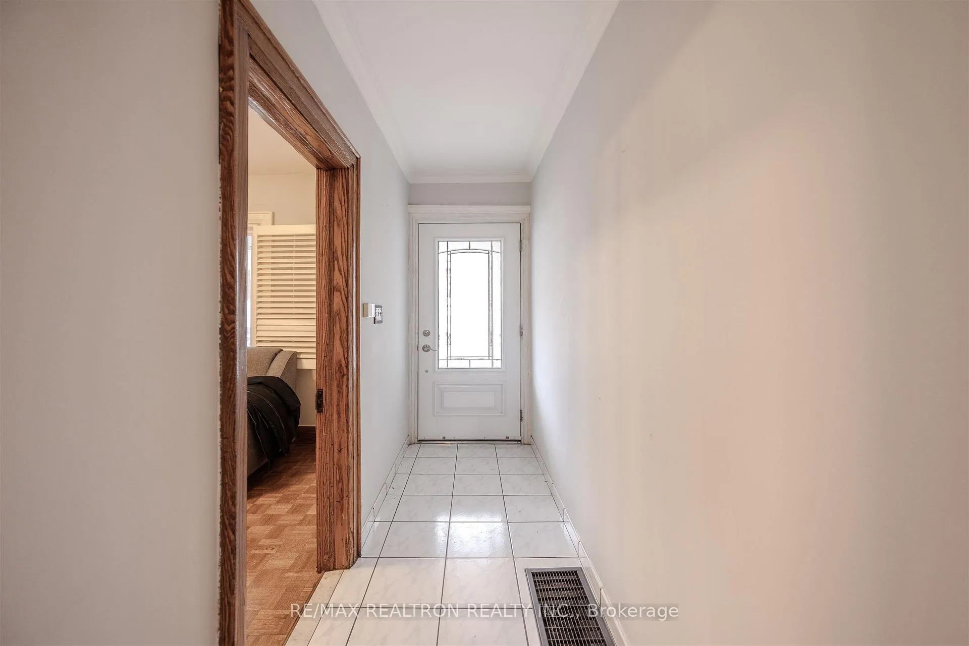 Photo 6 of 142 Gilbert Avenue, Toronto, Corso Italia-Davenport — HOMEH