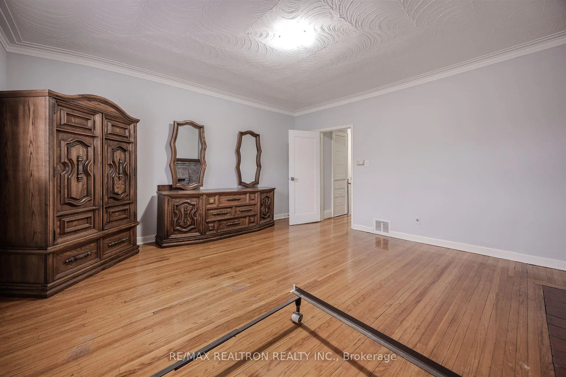 Photo 23 of 142 Gilbert Avenue, Toronto, Corso Italia-Davenport — HOMEH