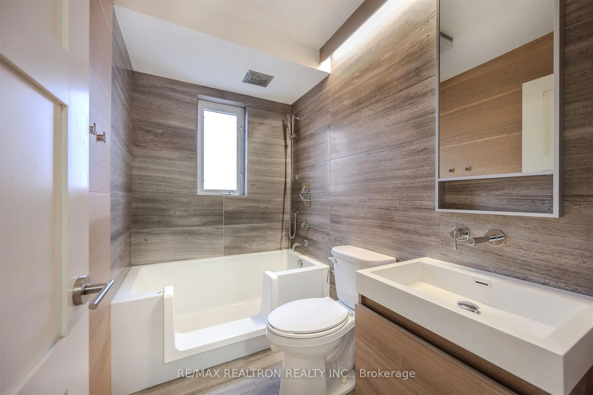 Photo 29 of 142 Gilbert Avenue, Toronto, Corso Italia-Davenport — HOMEH