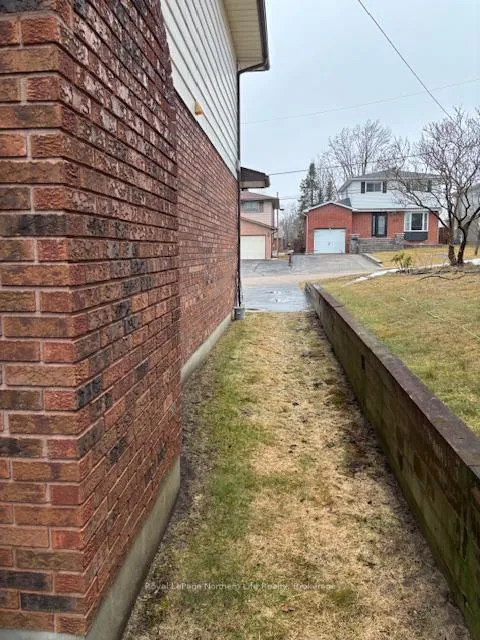 Photo 5 of 45 Sable Crescent, North Bay, Birchaven — HOMEH