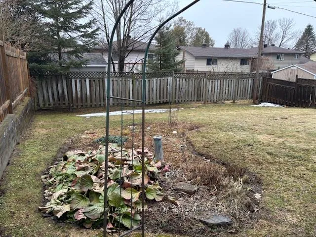 Photo 8 of 45 Sable Crescent, North Bay, Birchaven — HOMEH